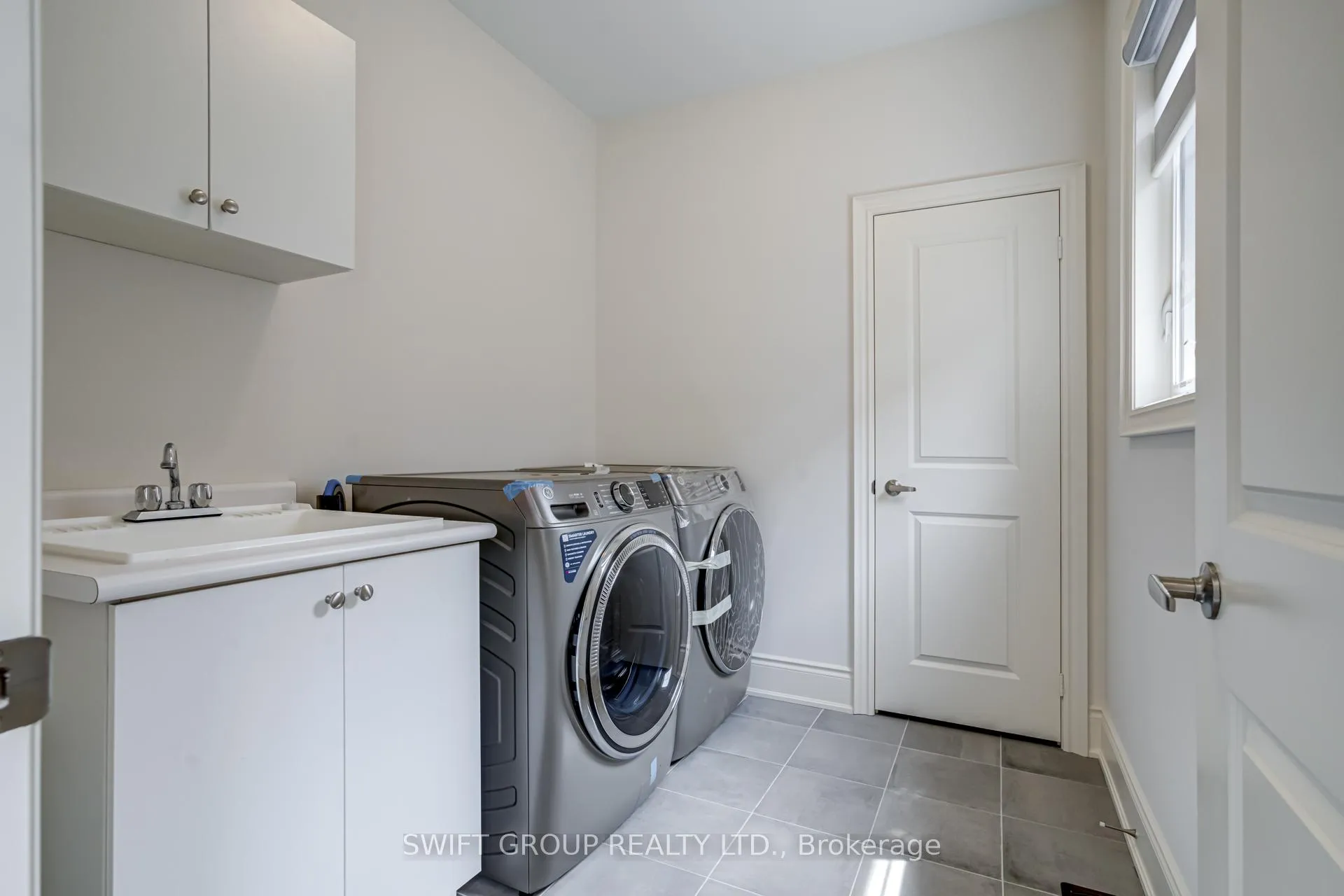 Photo 37 of 496 Skinner Road, Hamilton, Waterdown — HOMEH