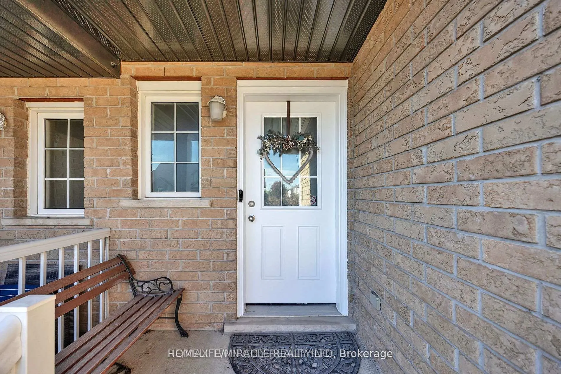 Photo 2 of 252 Countrystone Crescent, Kitchener, Highland West — HOMEH