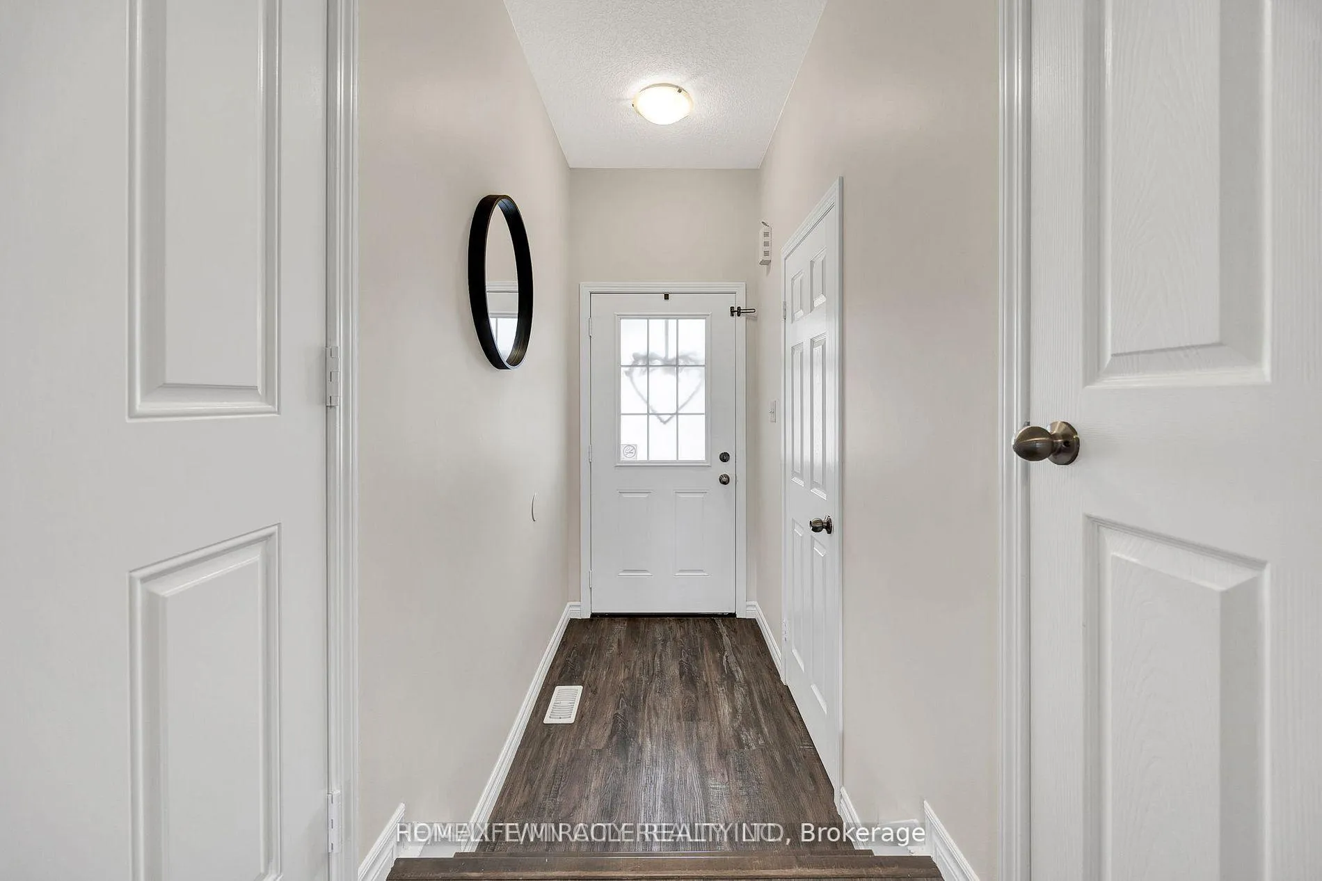 Photo 3 of 252 Countrystone Crescent, Kitchener, Highland West — HOMEH