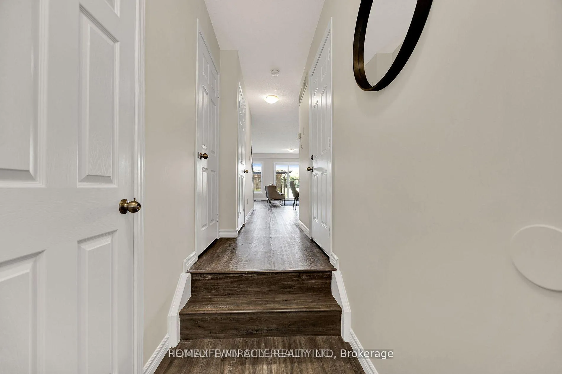 Photo 4 of 252 Countrystone Crescent, Kitchener, Highland West — HOMEH