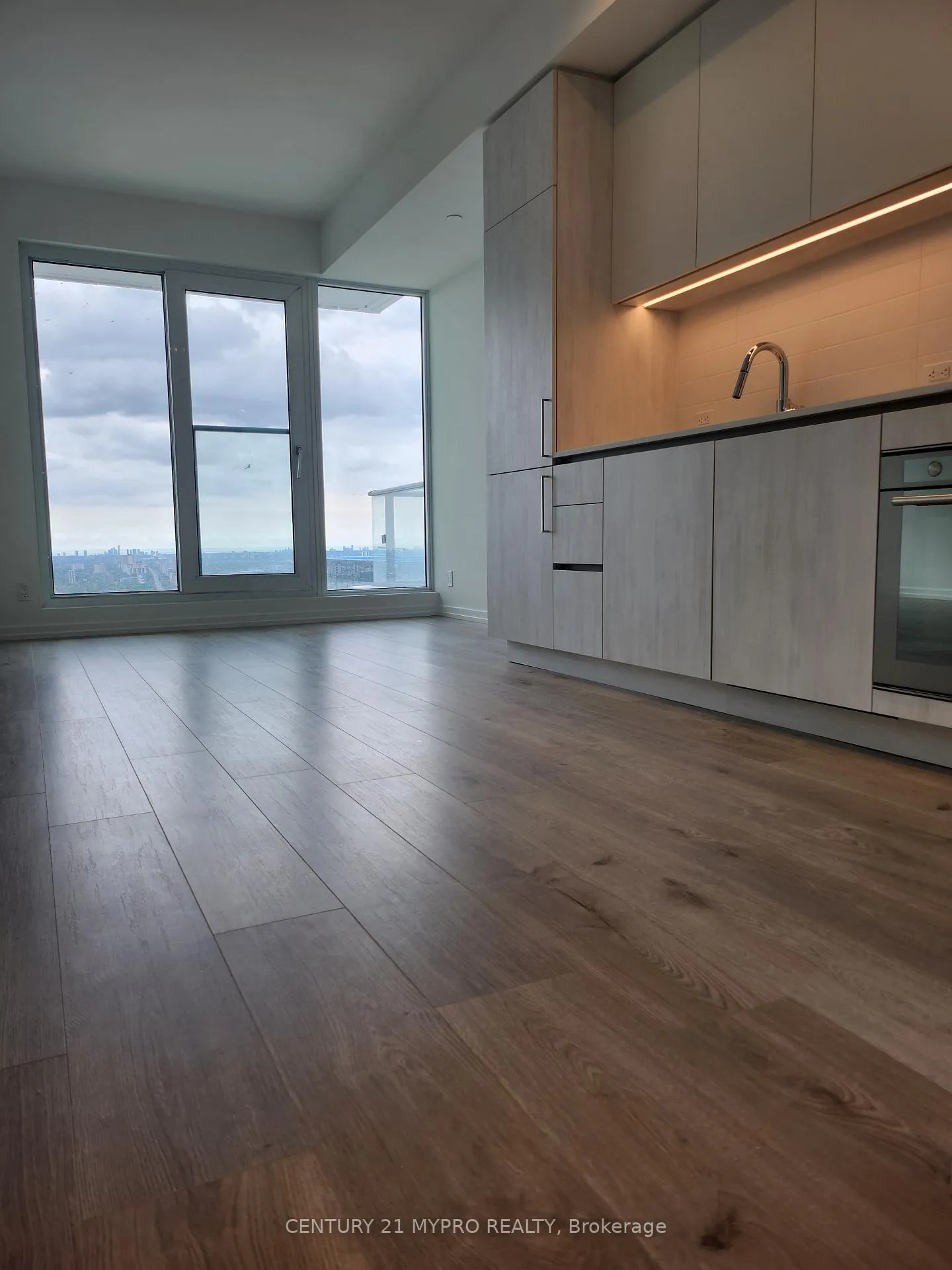 Photo 6 of Unit 4307, 1000 Portage Parkway, Vaughan, Vaughan Corporate Centre — HOMEH