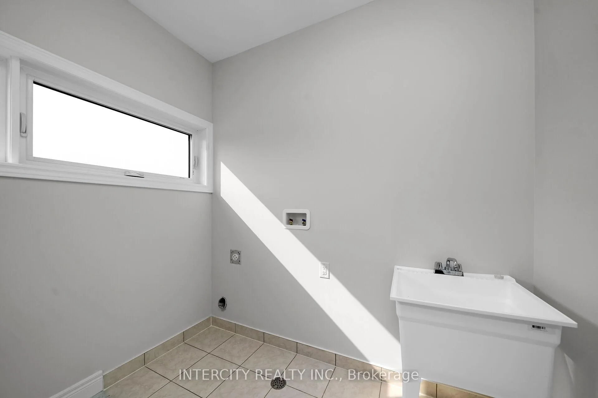 Photo 32 of Unit Lot 92, 29 Kessler Drive, Brampton, Sandringham-Wellington North — HOMEH