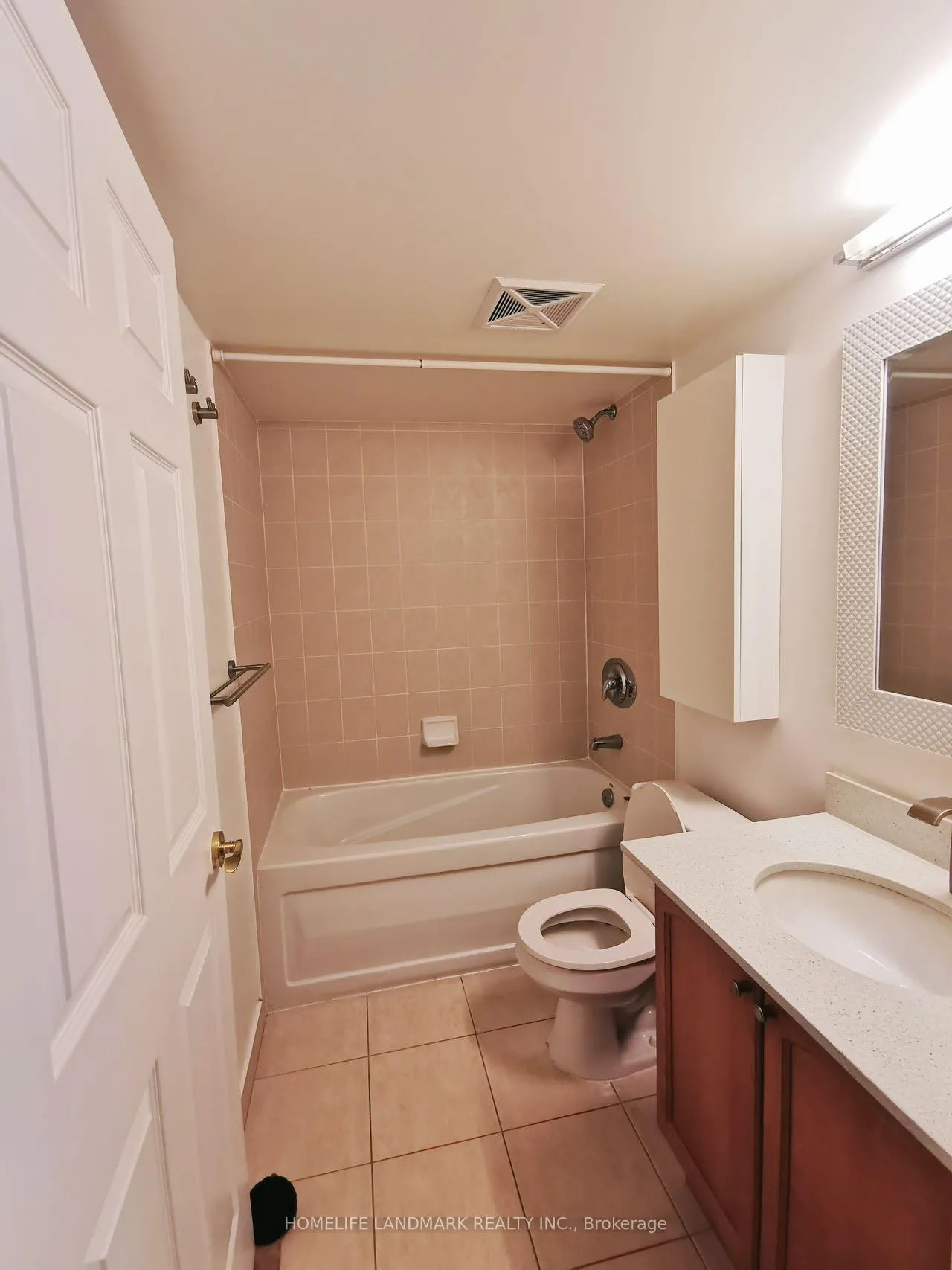 Photo 4 of Unit 508, 30 Grand Trunk Crescent, Toronto, Waterfront Communities — HOMEH