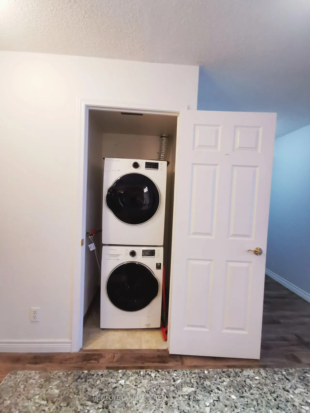 Photo 7 of Unit 508, 30 Grand Trunk Crescent, Toronto, Waterfront Communities — HOMEH