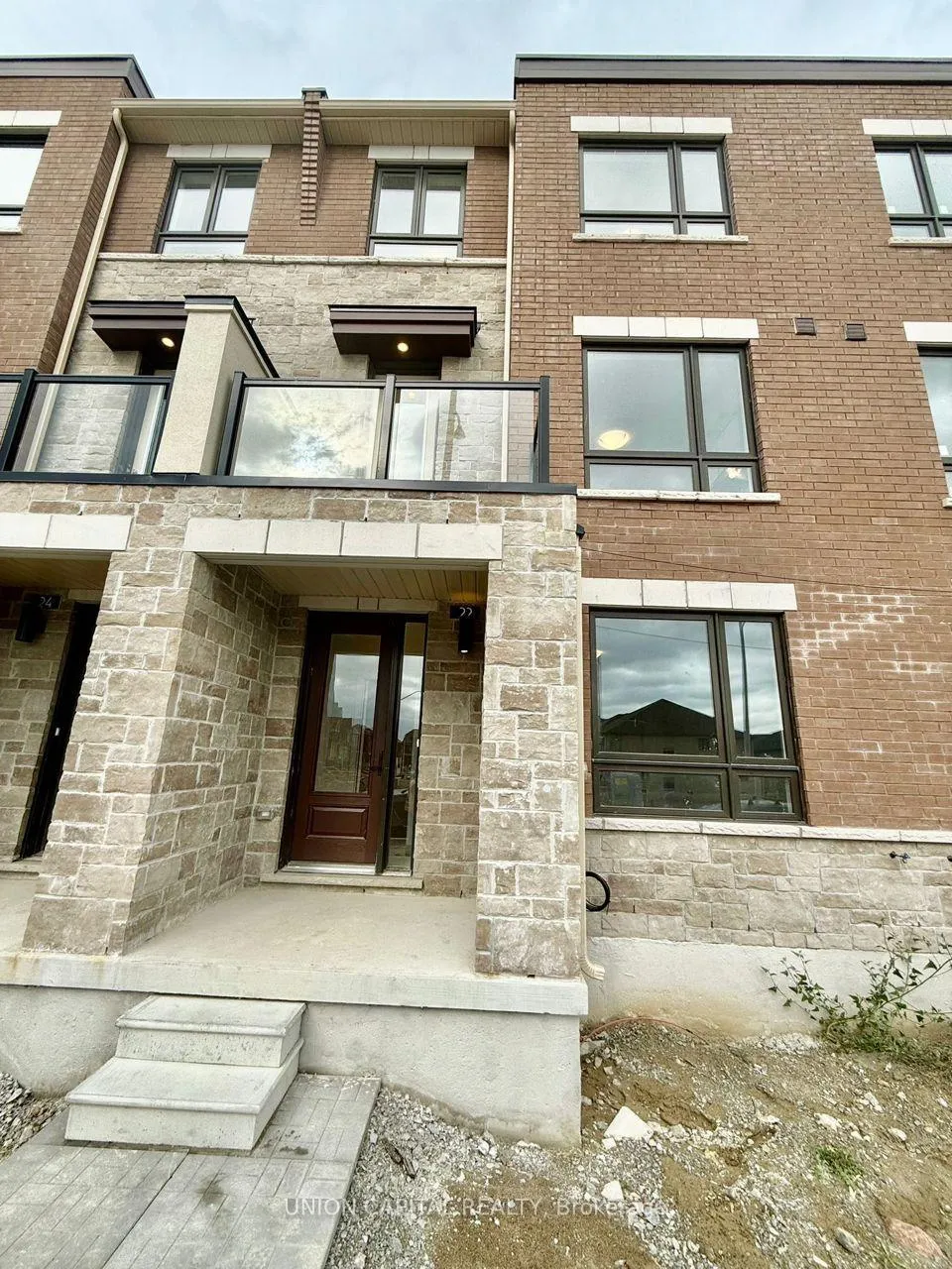Photo 2 of 22 Robert Eaton Avenue, Markham, Middlefield — HOMEH