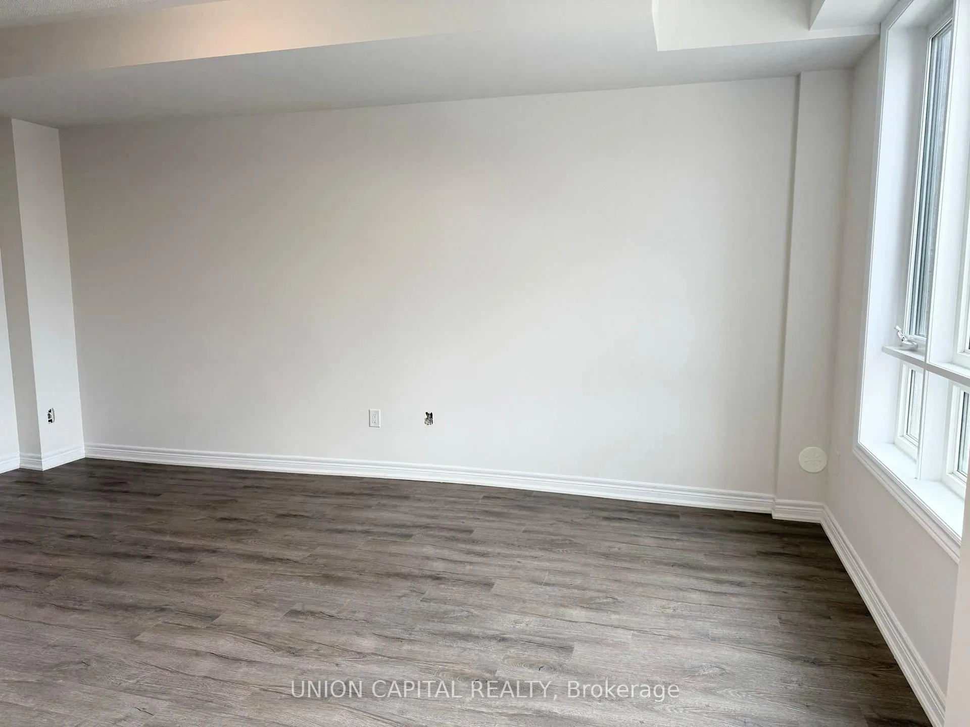 Photo 3 of 22 Robert Eaton Avenue, Markham, Middlefield — HOMEH