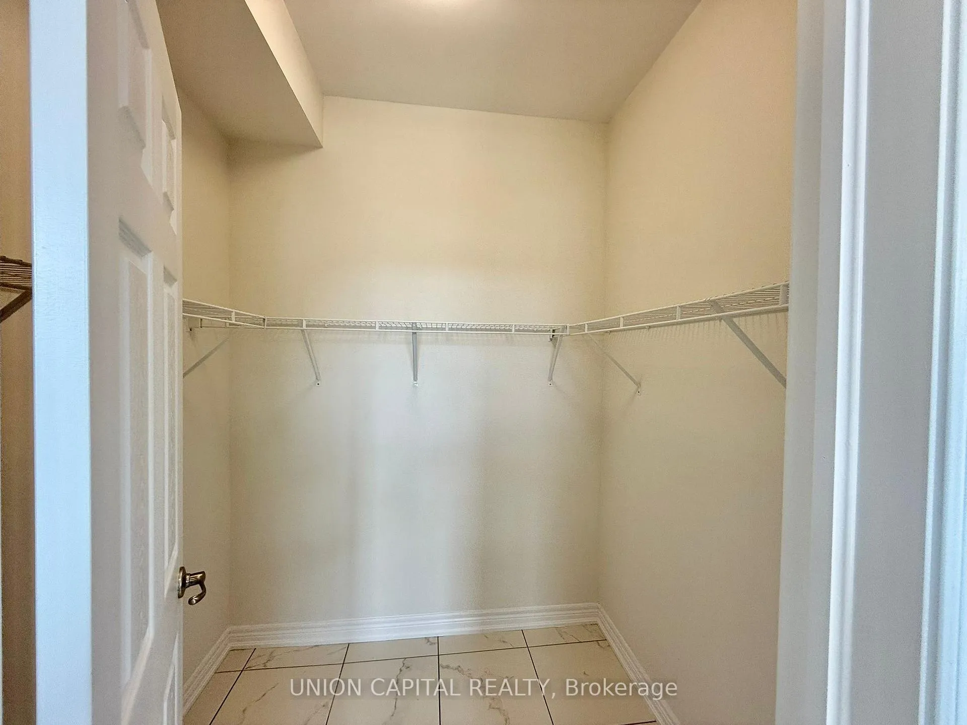 Photo 4 of 22 Robert Eaton Avenue, Markham, Middlefield — HOMEH