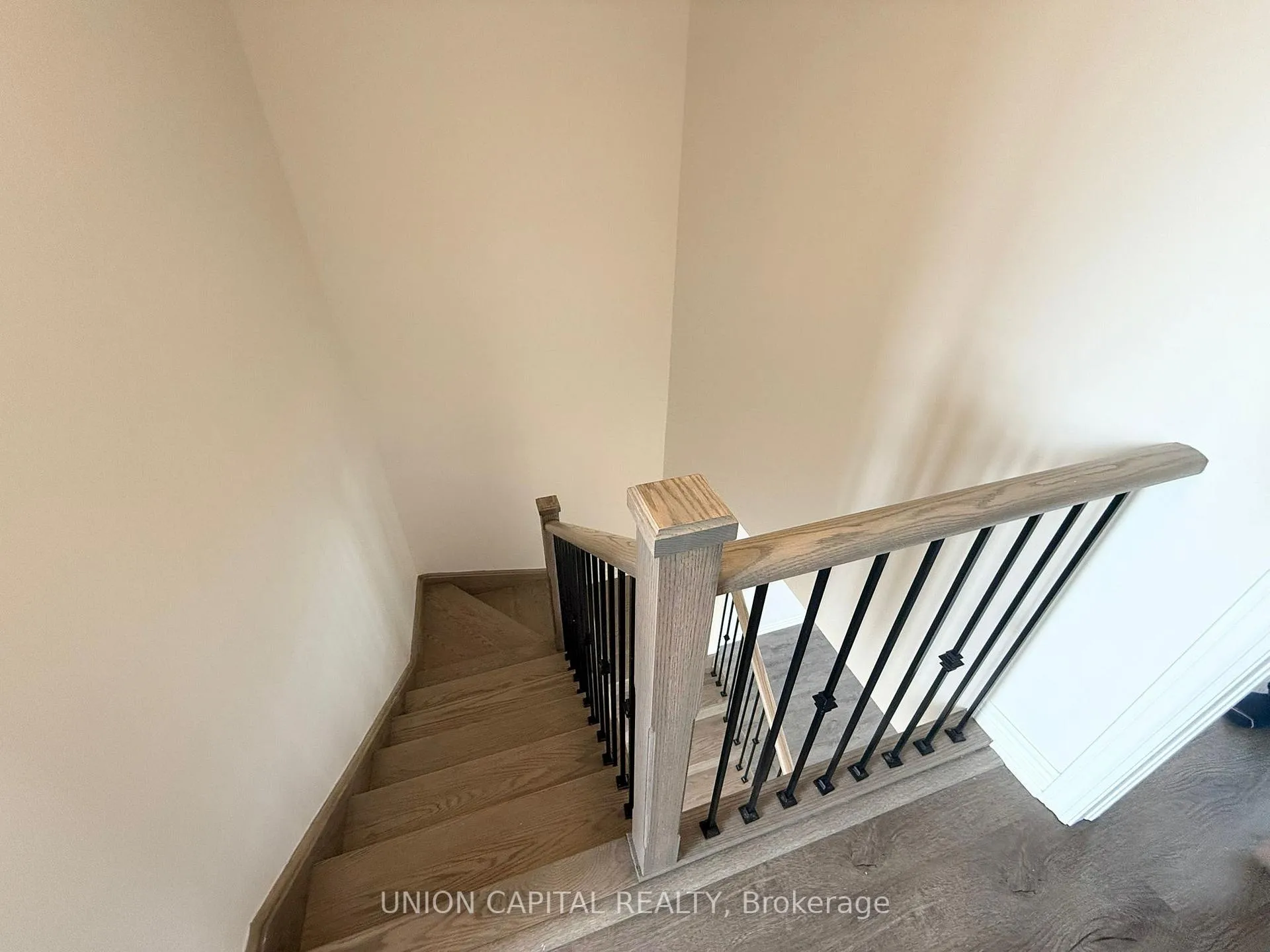 Photo 9 of 22 Robert Eaton Avenue, Markham, Middlefield — HOMEH