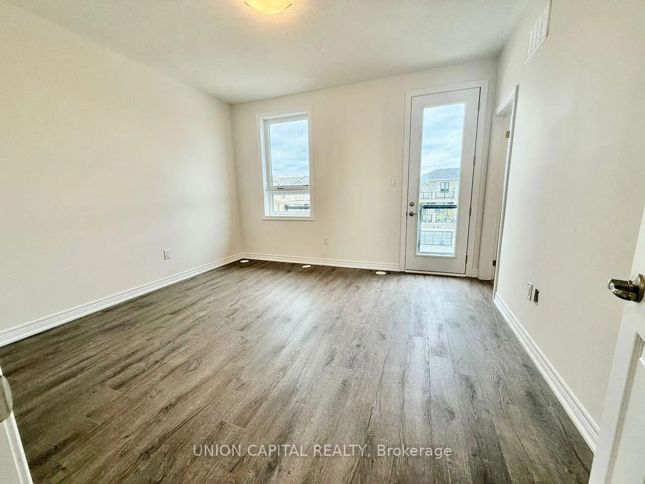 Photo 10 of 22 Robert Eaton Avenue, Markham, Middlefield — HOMEH