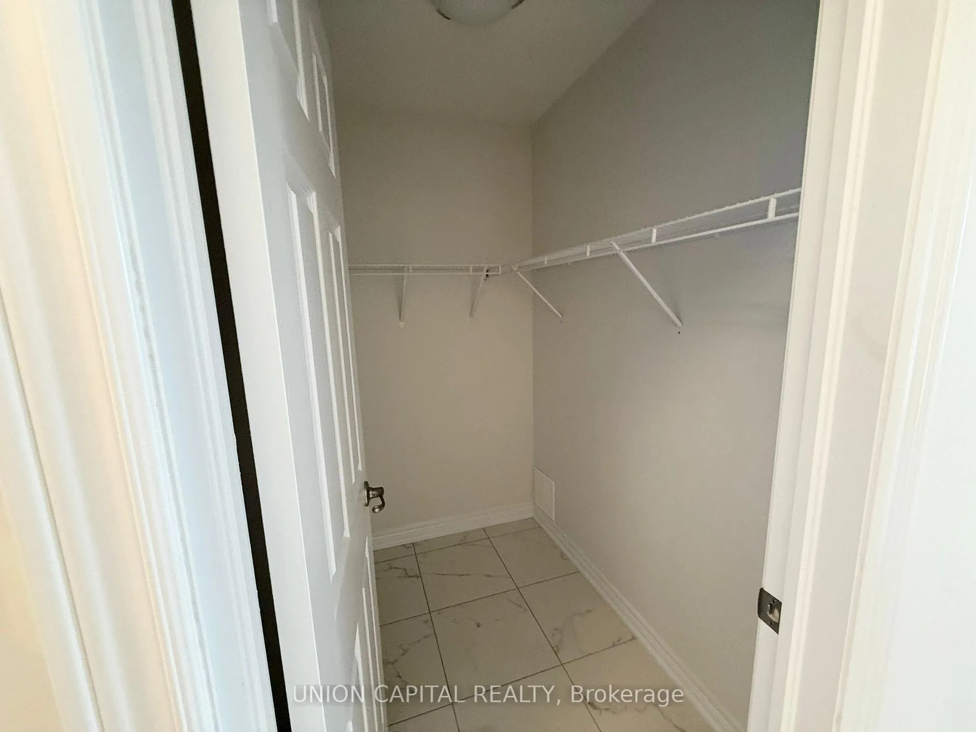 Photo 11 of 22 Robert Eaton Avenue, Markham, Middlefield — HOMEH