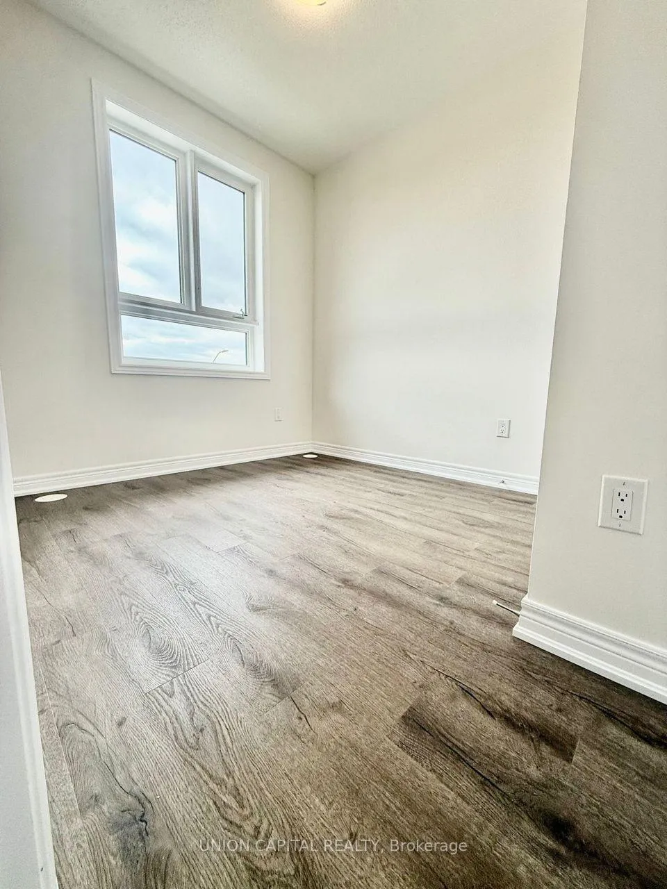 Photo 15 of 22 Robert Eaton Avenue, Markham, Middlefield — HOMEH