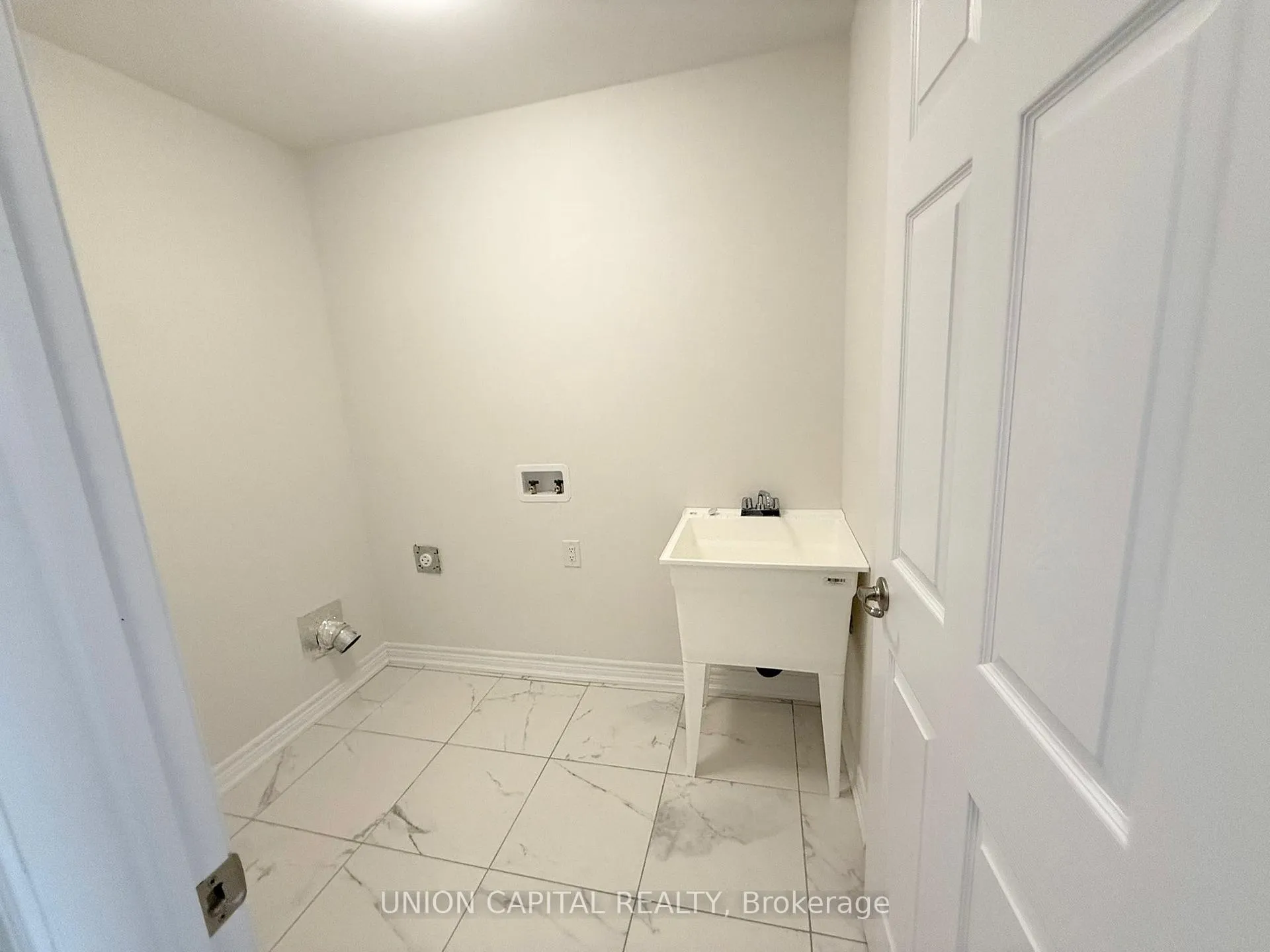 Photo 18 of 22 Robert Eaton Avenue, Markham, Middlefield — HOMEH