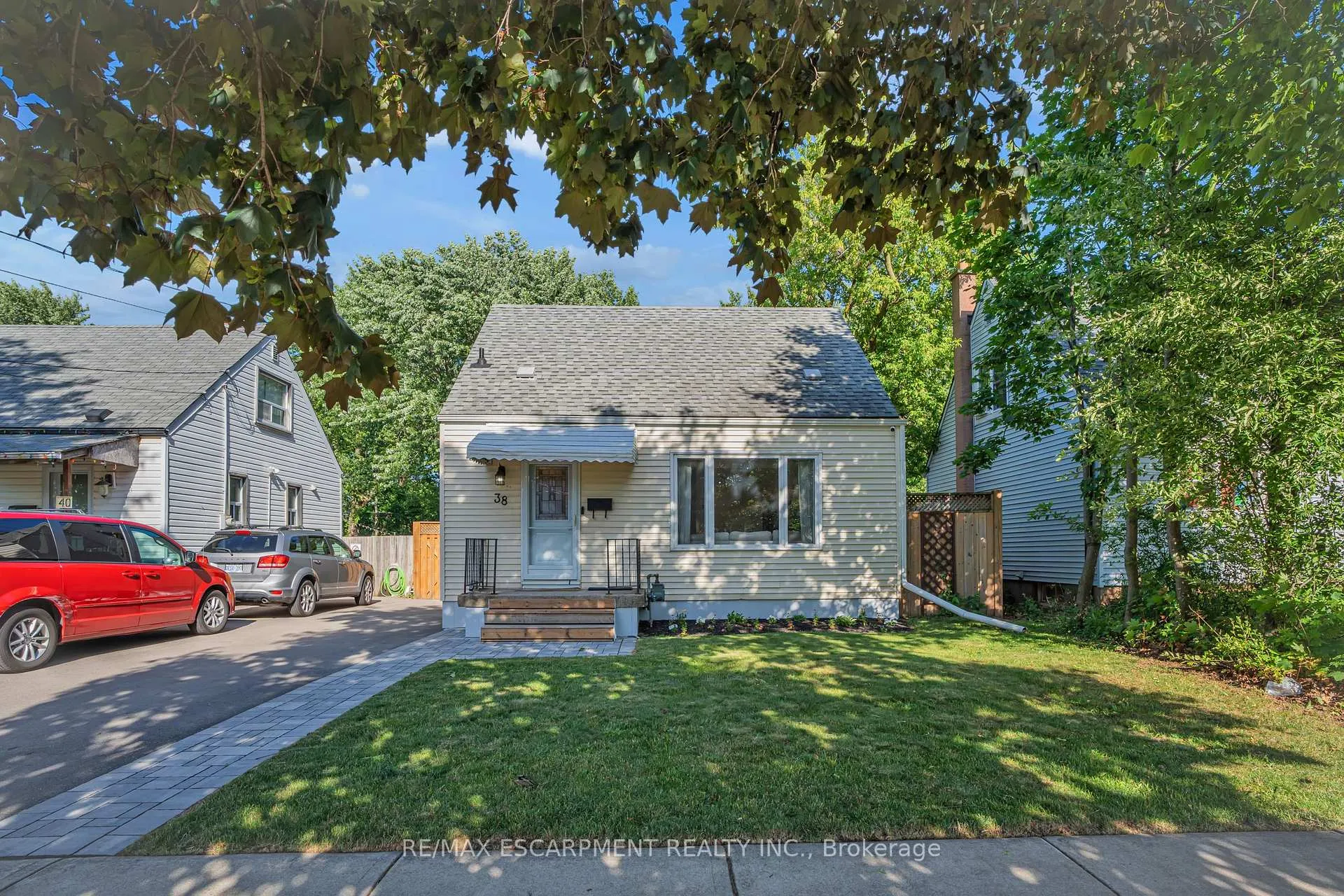Photo 1 of 38 Eastvale Place, Hamilton, McQuesten — HOMEH
