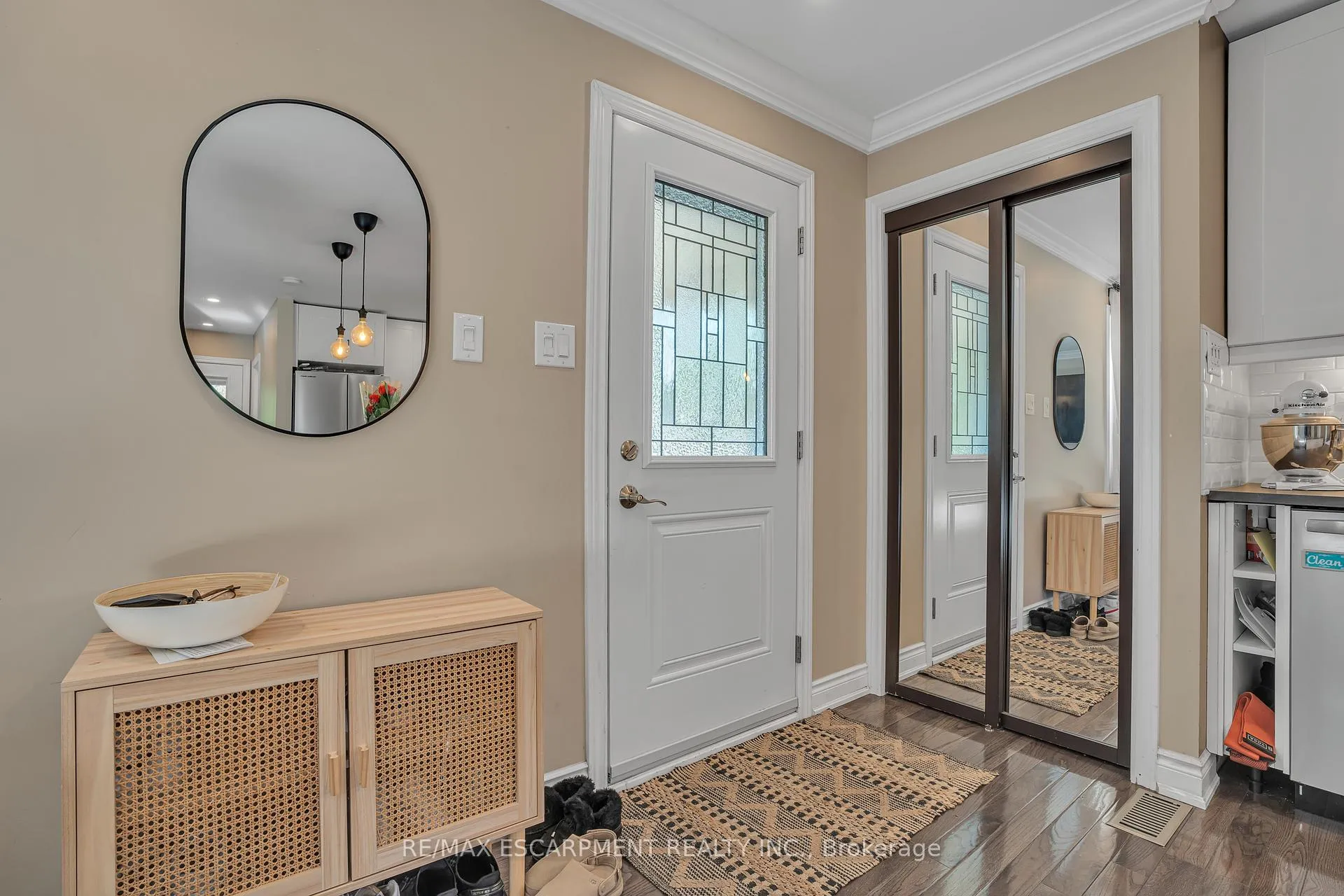 Photo 5 of 38 Eastvale Place, Hamilton, McQuesten — HOMEH