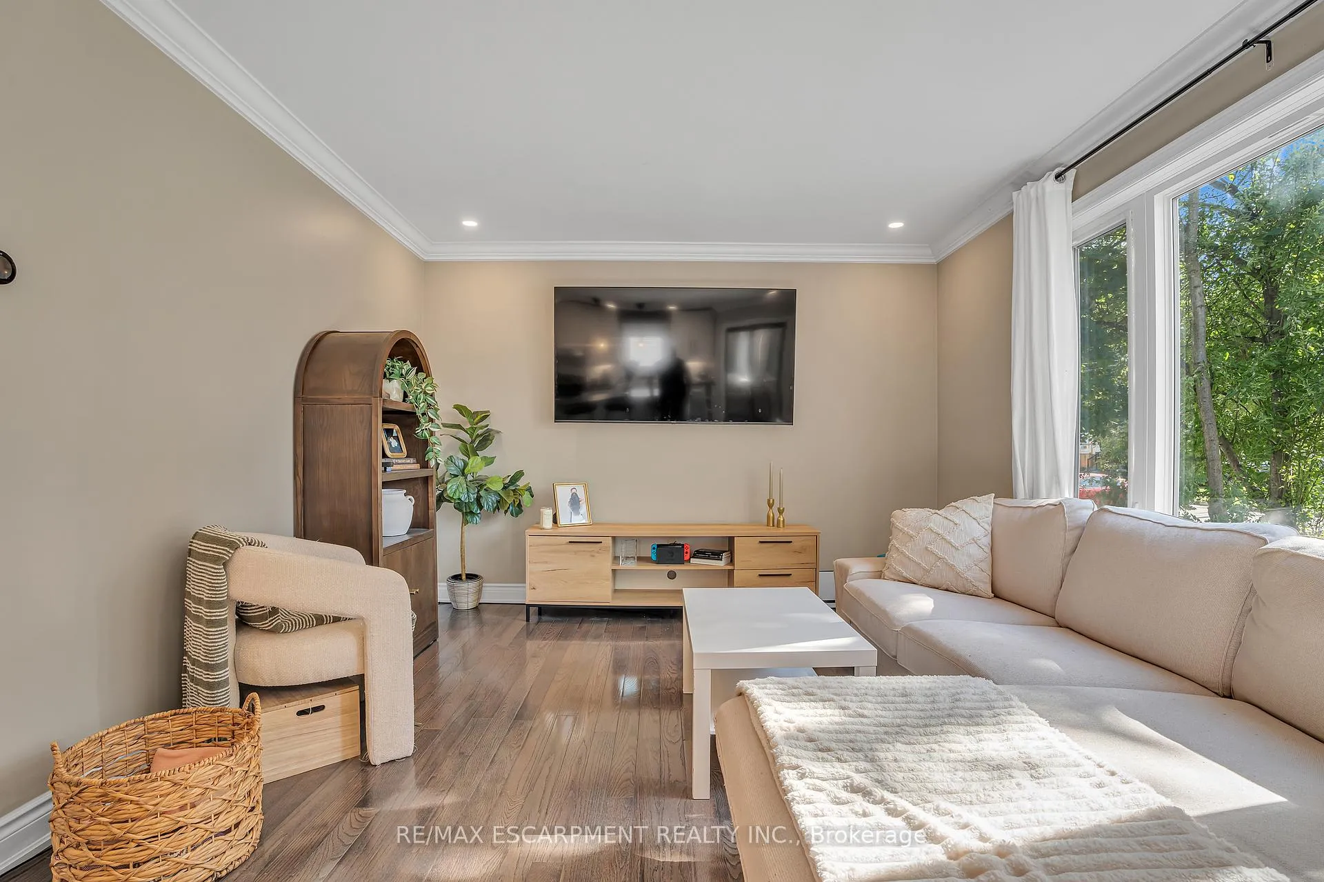 Photo 6 of 38 Eastvale Place, Hamilton, McQuesten — HOMEH
