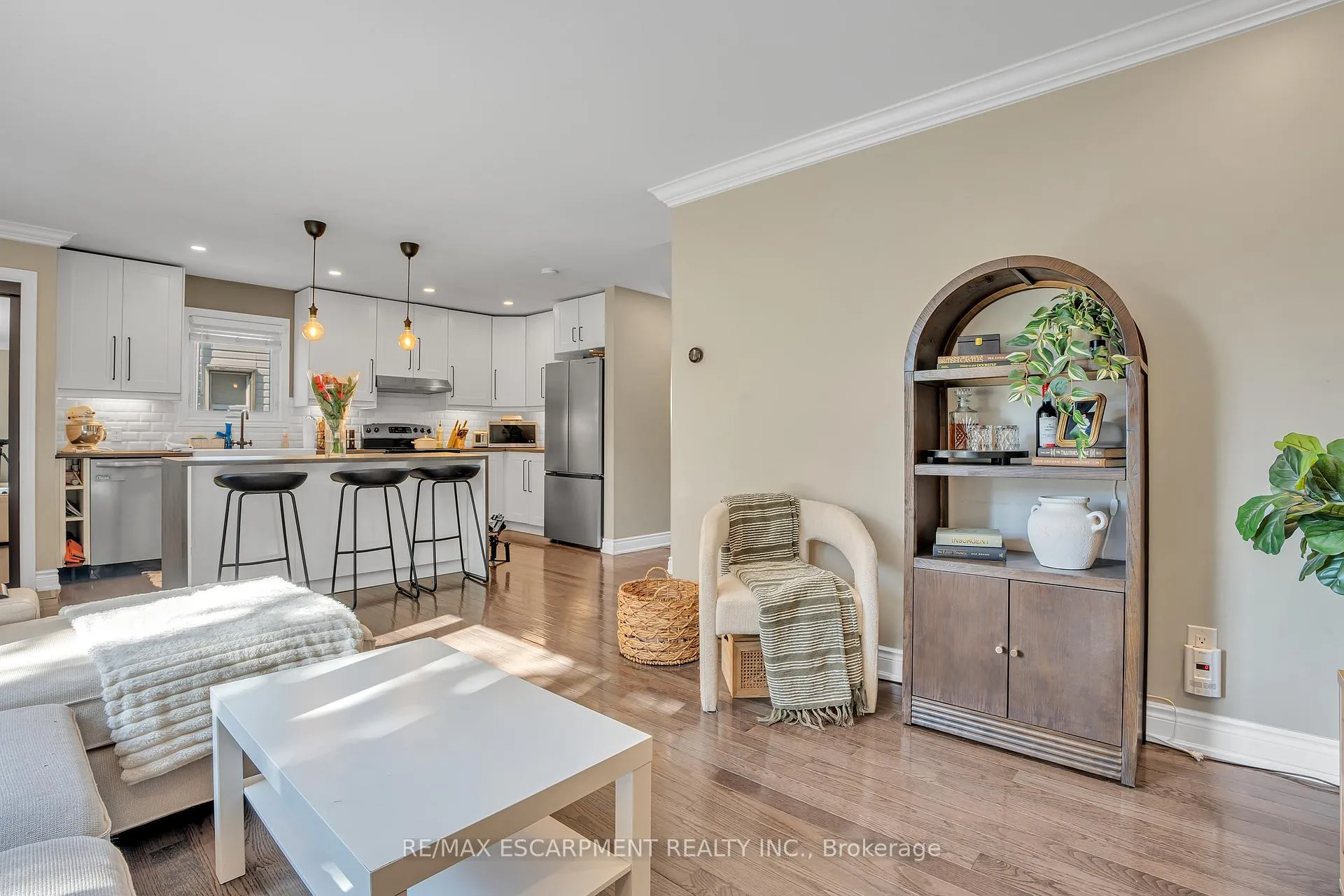 Photo 8 of 38 Eastvale Place, Hamilton, McQuesten — HOMEH