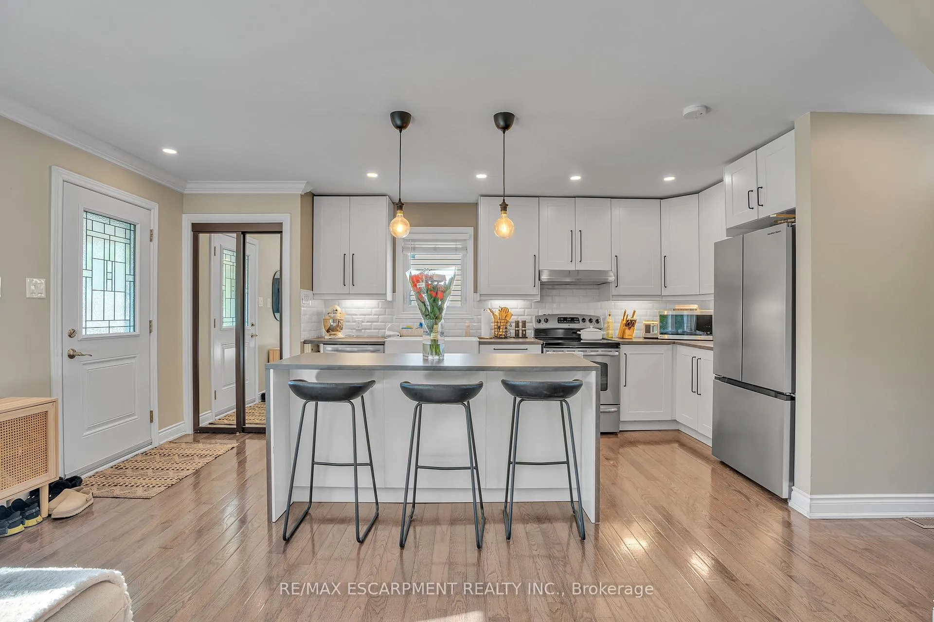 Photo 9 of 38 Eastvale Place, Hamilton, McQuesten — HOMEH