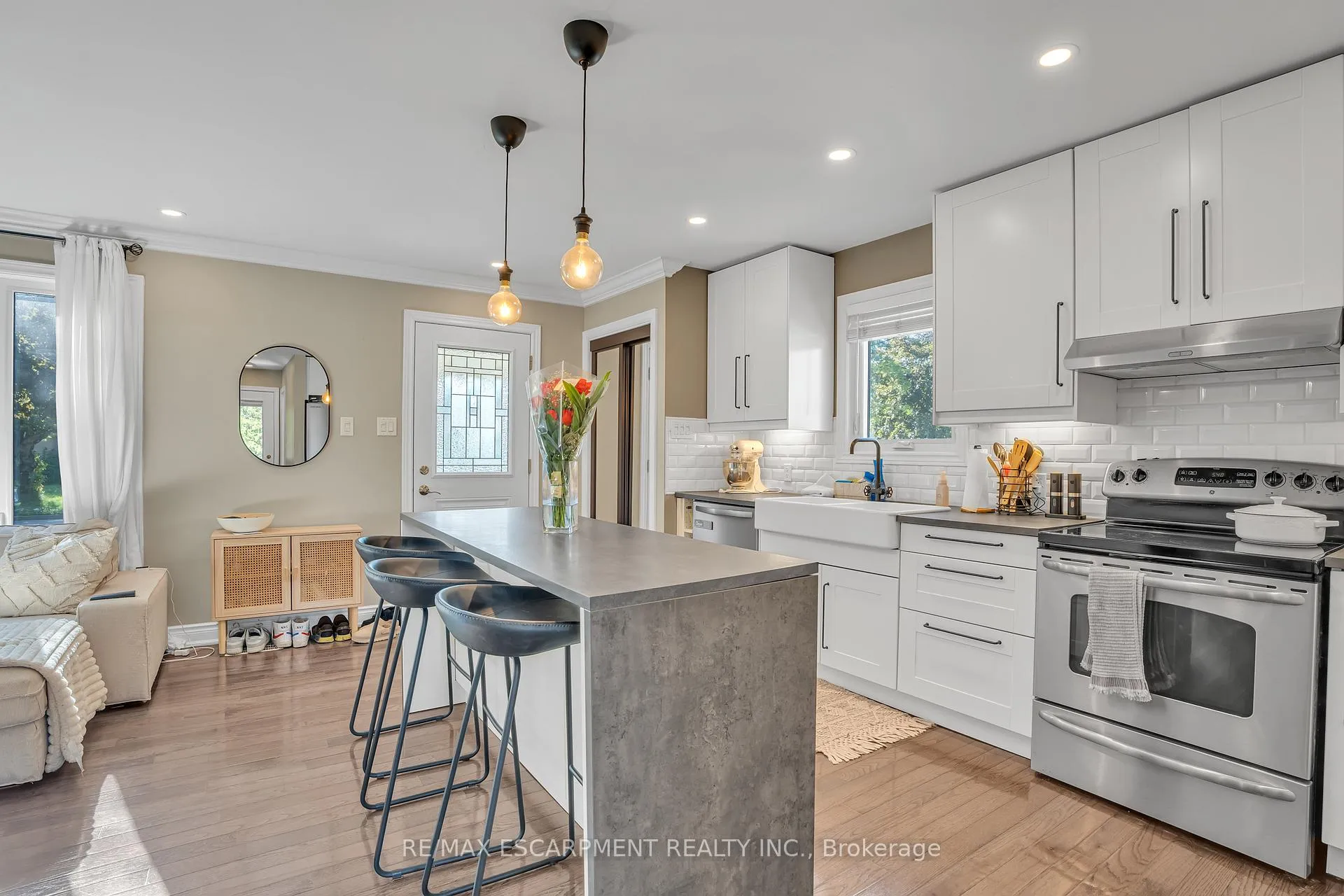 Photo 10 of 38 Eastvale Place, Hamilton, McQuesten — HOMEH
