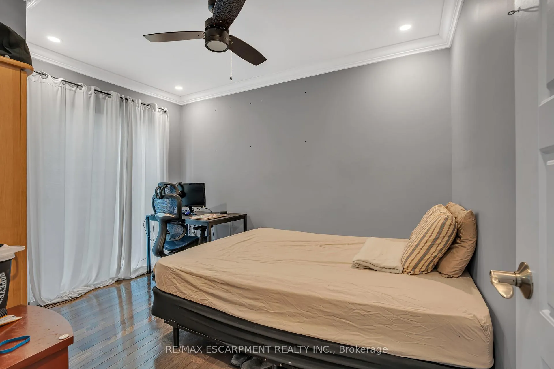Photo 12 of 38 Eastvale Place, Hamilton, McQuesten — HOMEH
