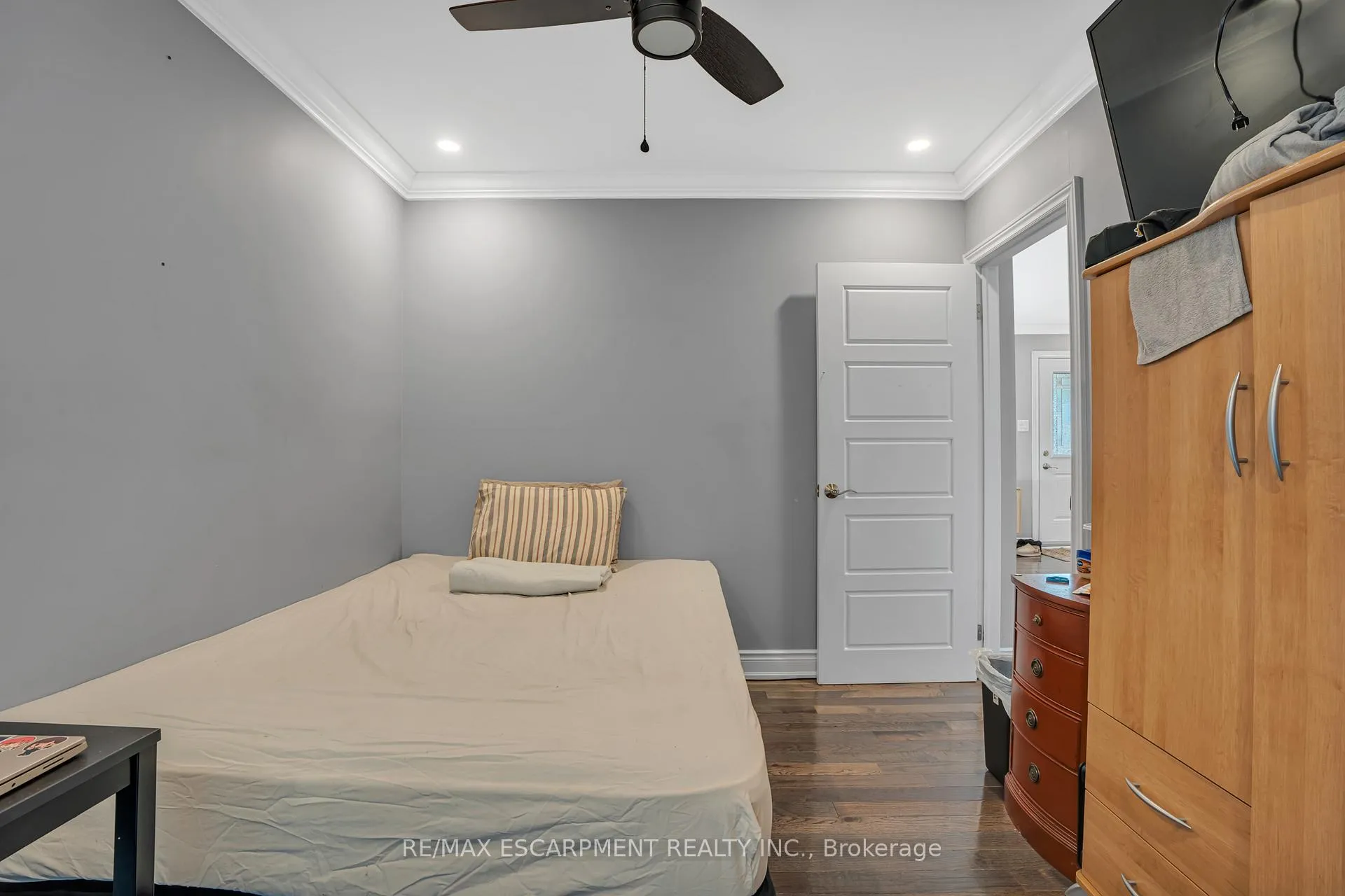 Photo 13 of 38 Eastvale Place, Hamilton, McQuesten — HOMEH