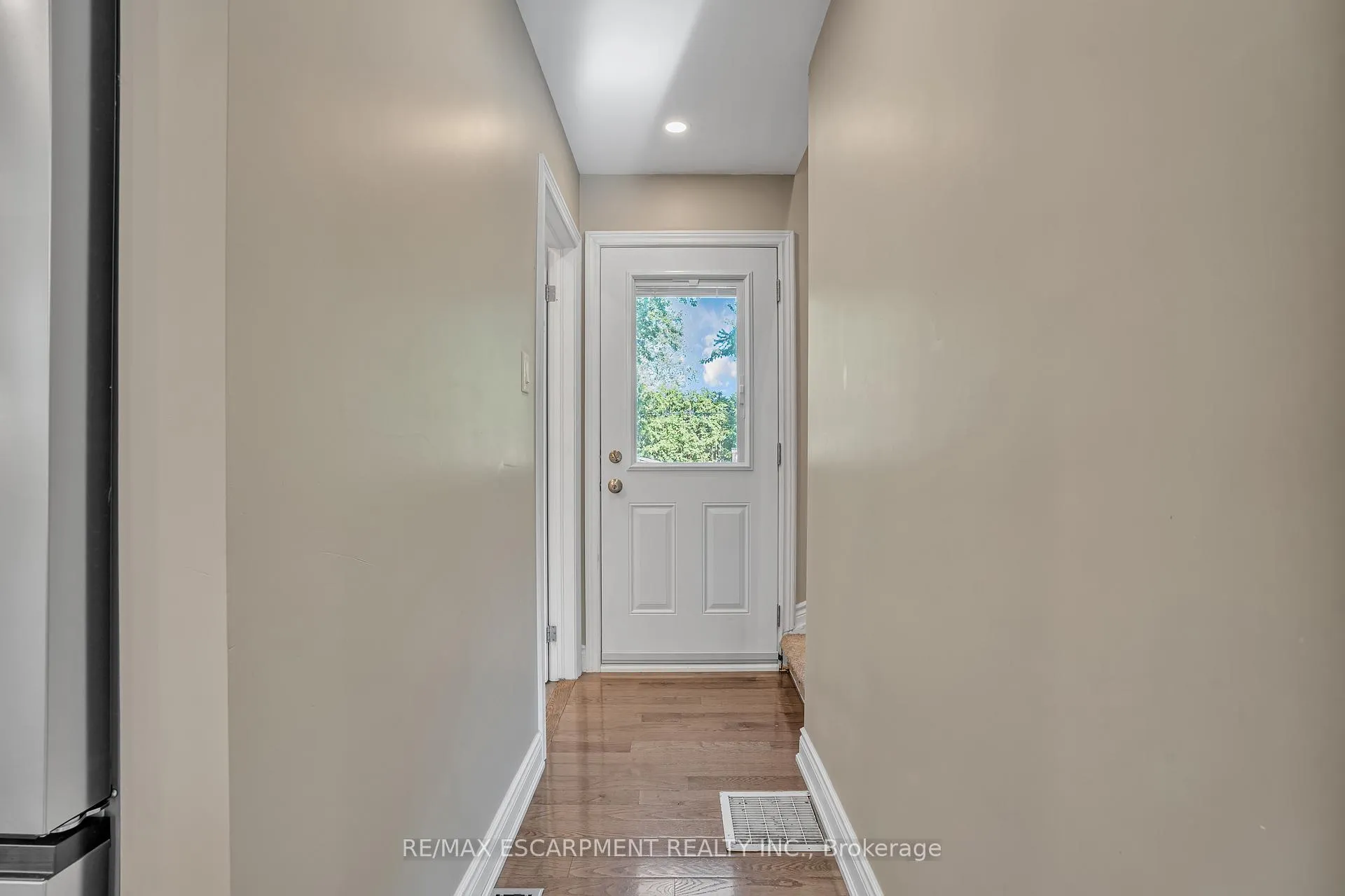 Photo 14 of 38 Eastvale Place, Hamilton, McQuesten — HOMEH