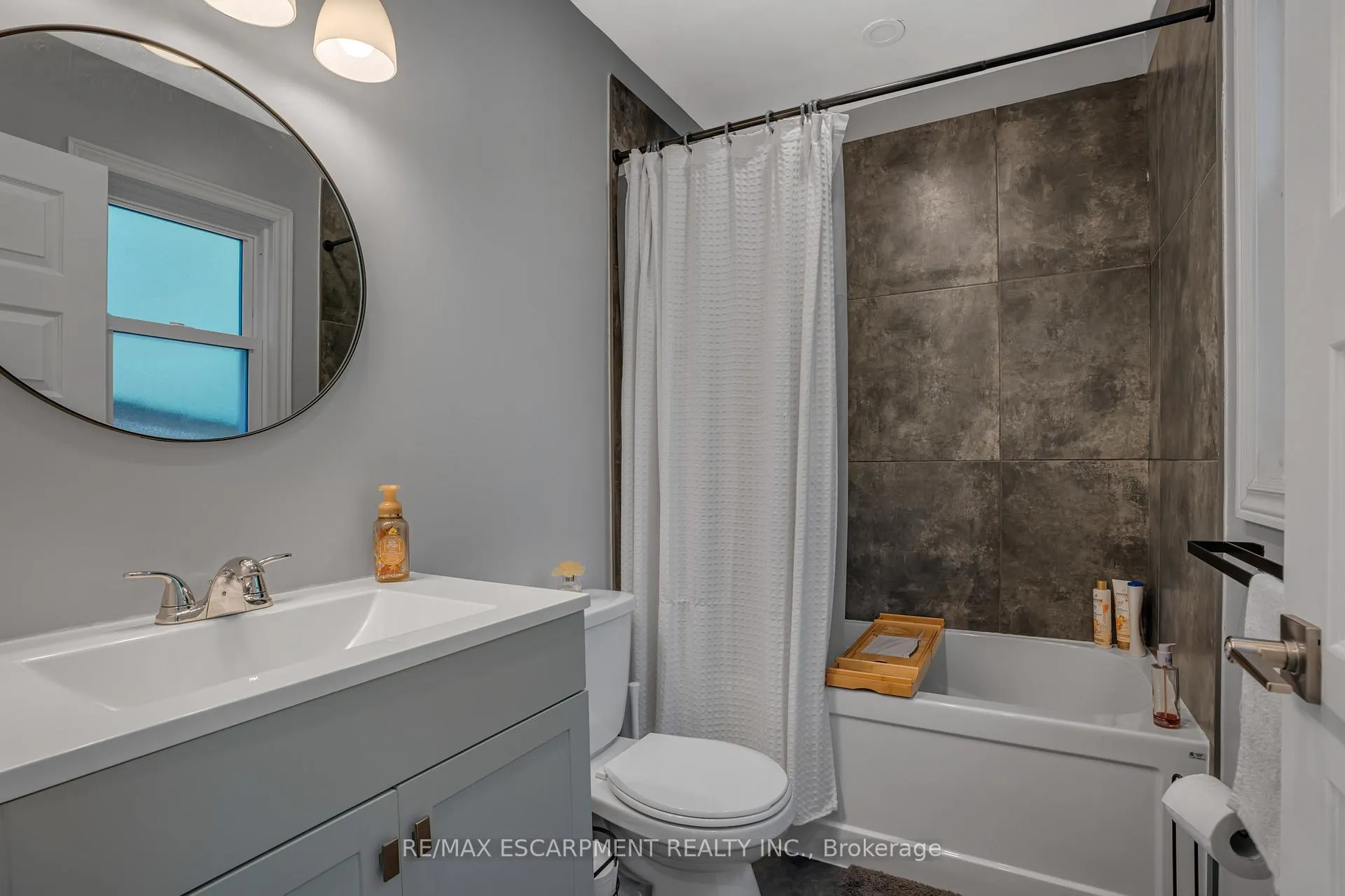 Photo 15 of 38 Eastvale Place, Hamilton, McQuesten — HOMEH