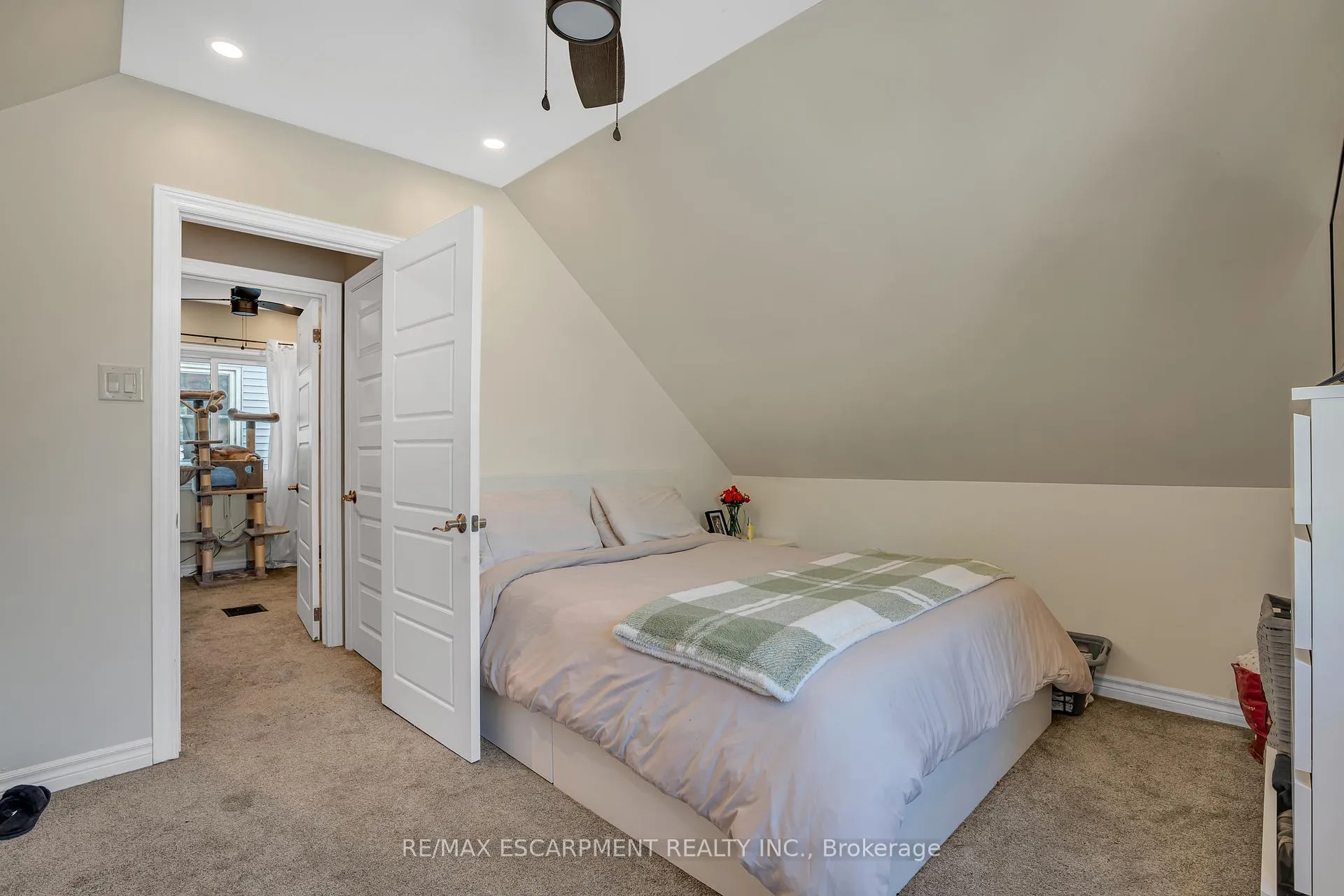 Photo 17 of 38 Eastvale Place, Hamilton, McQuesten — HOMEH