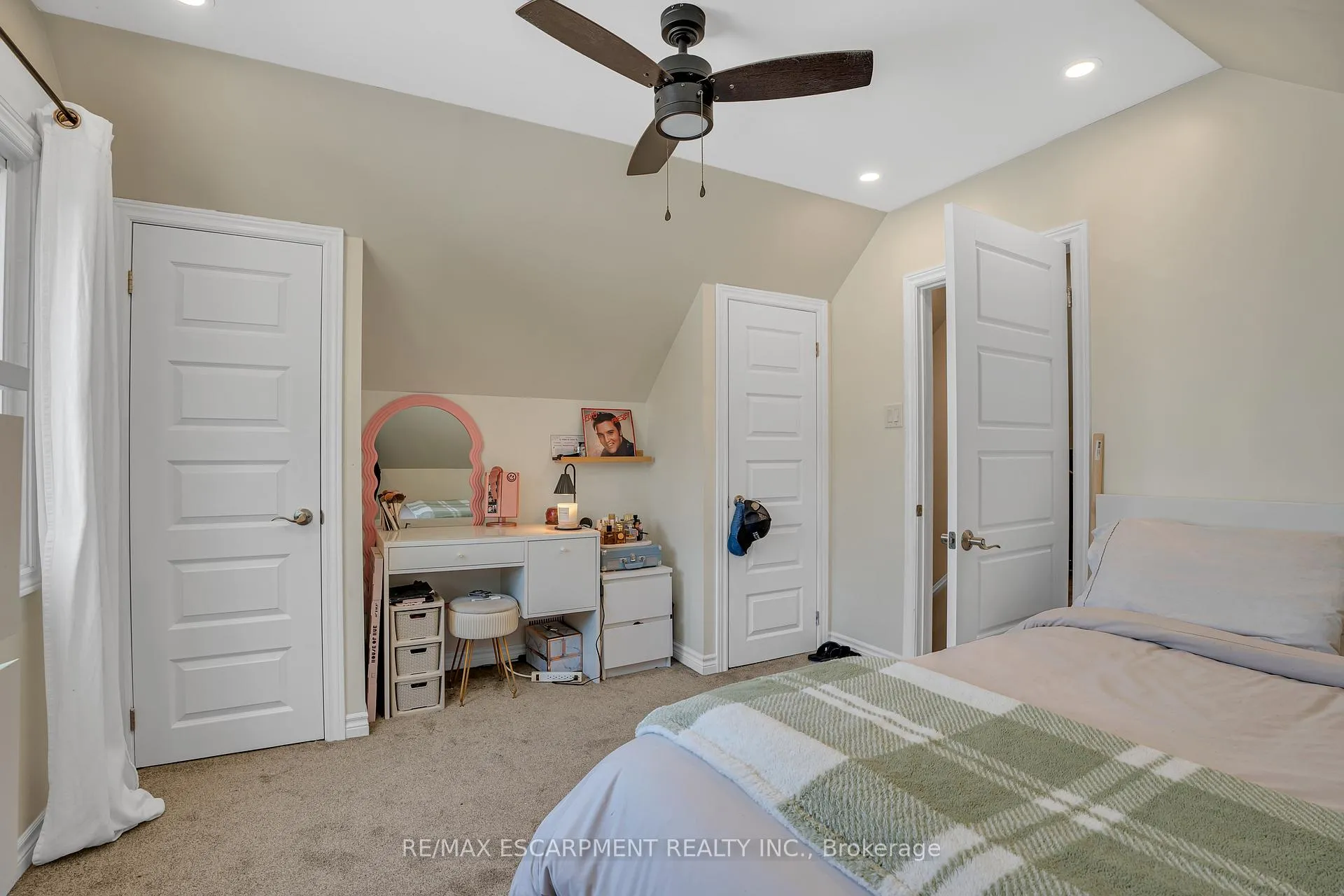 Photo 18 of 38 Eastvale Place, Hamilton, McQuesten — HOMEH