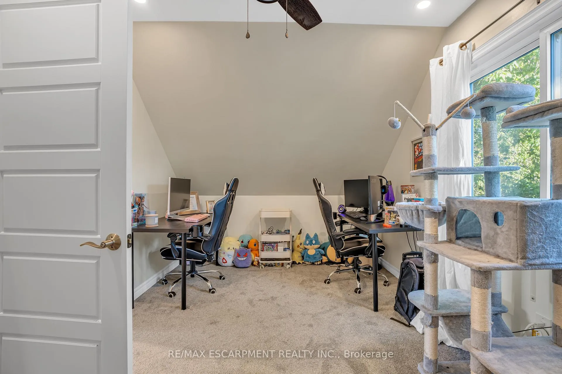 Photo 20 of 38 Eastvale Place, Hamilton, McQuesten — HOMEH