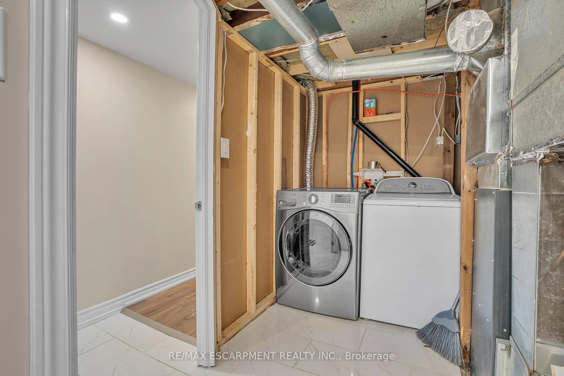 Photo 30 of 38 Eastvale Place, Hamilton, McQuesten — HOMEH