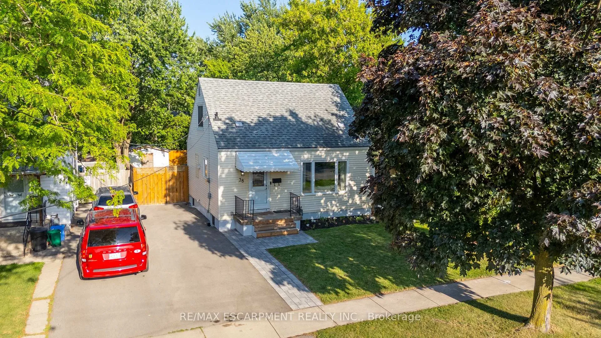 Photo 36 of 38 Eastvale Place, Hamilton, McQuesten — HOMEH
