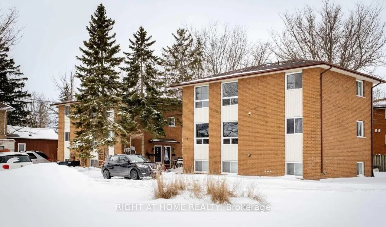 Front of Unit C- upper Floor, 8 Moir Street