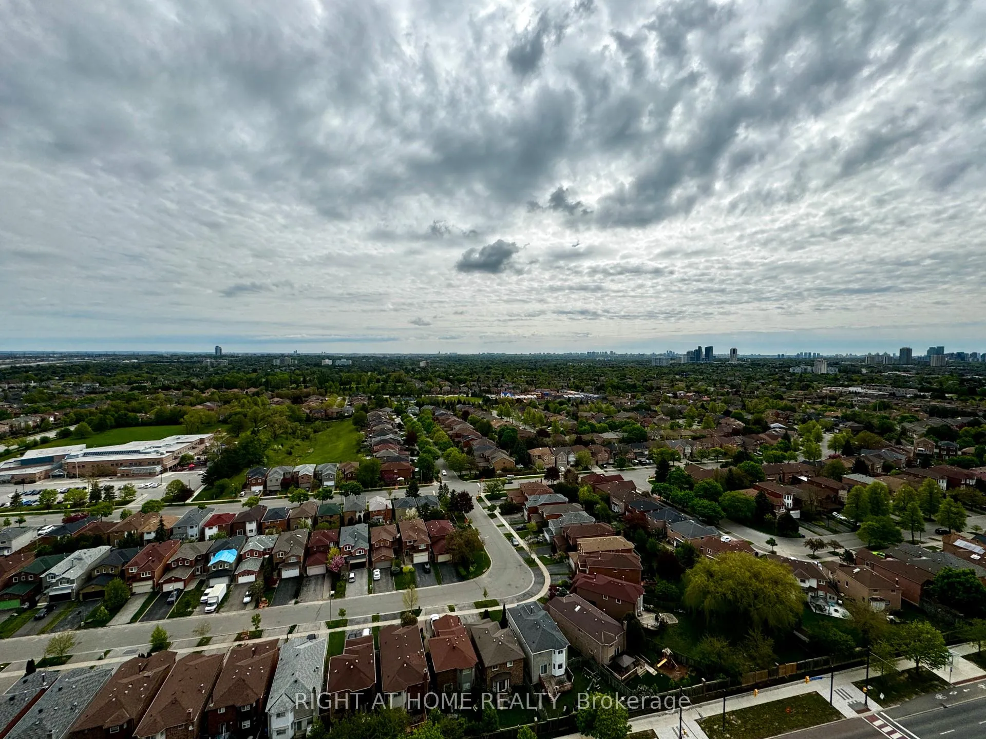 Photo 2 of Unit 2110, 7950 Bathurst Street, Vaughan, Beverley Glen — HOMEH