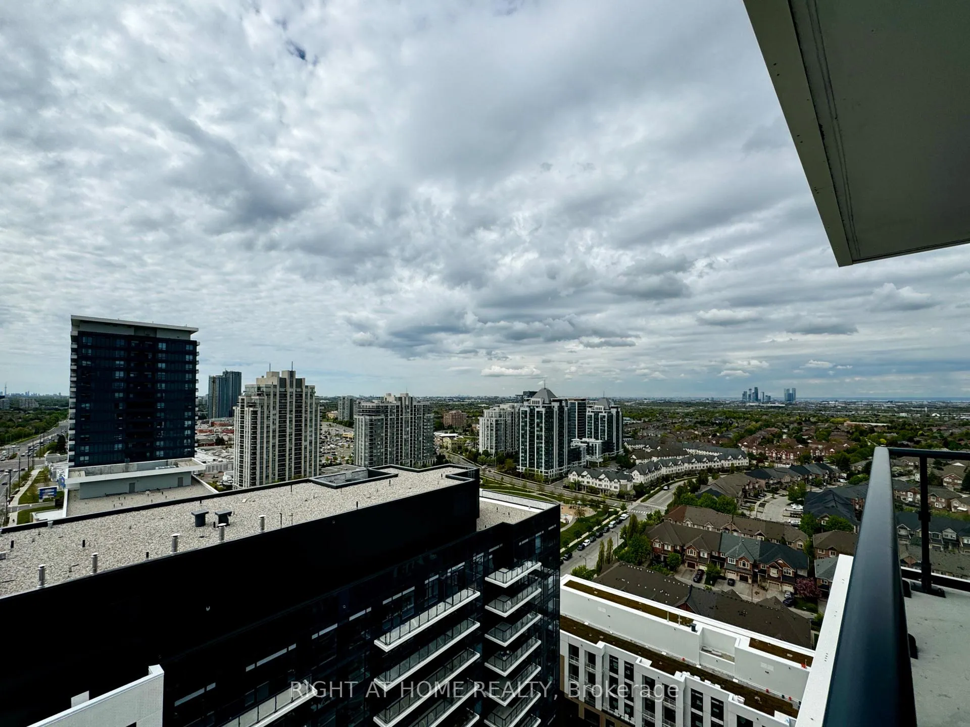 Photo 3 of Unit 2110, 7950 Bathurst Street, Vaughan, Beverley Glen — HOMEH
