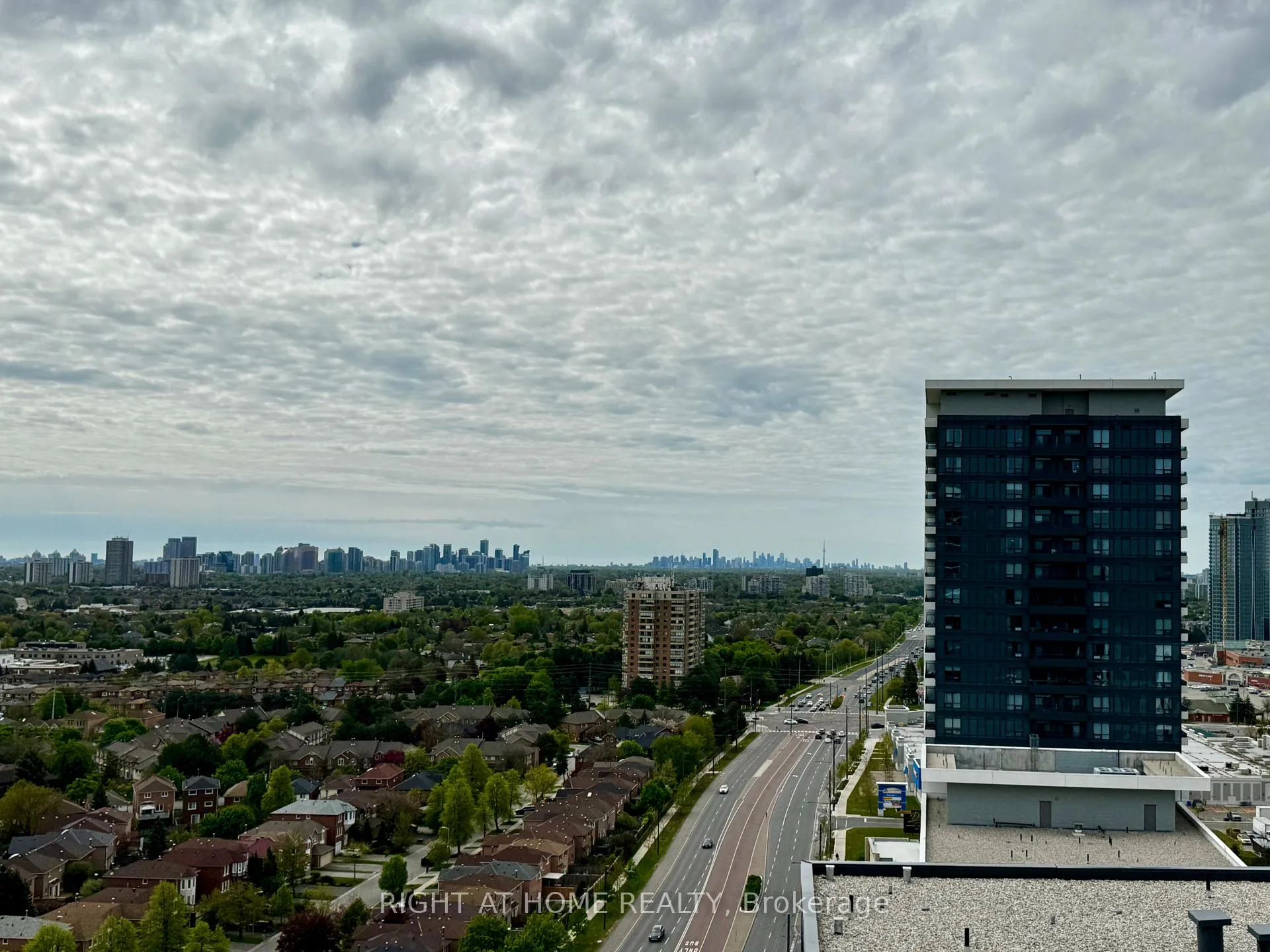 Photo 4 of Unit 2110, 7950 Bathurst Street, Vaughan, Beverley Glen — HOMEH