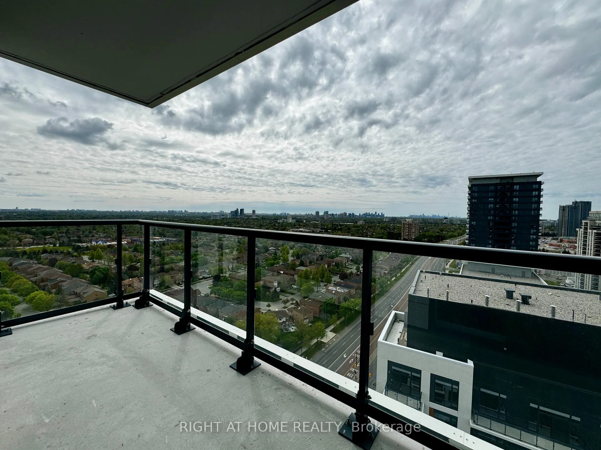 Photo 5 of Unit 2110, 7950 Bathurst Street, Vaughan, Beverley Glen — HOMEH
