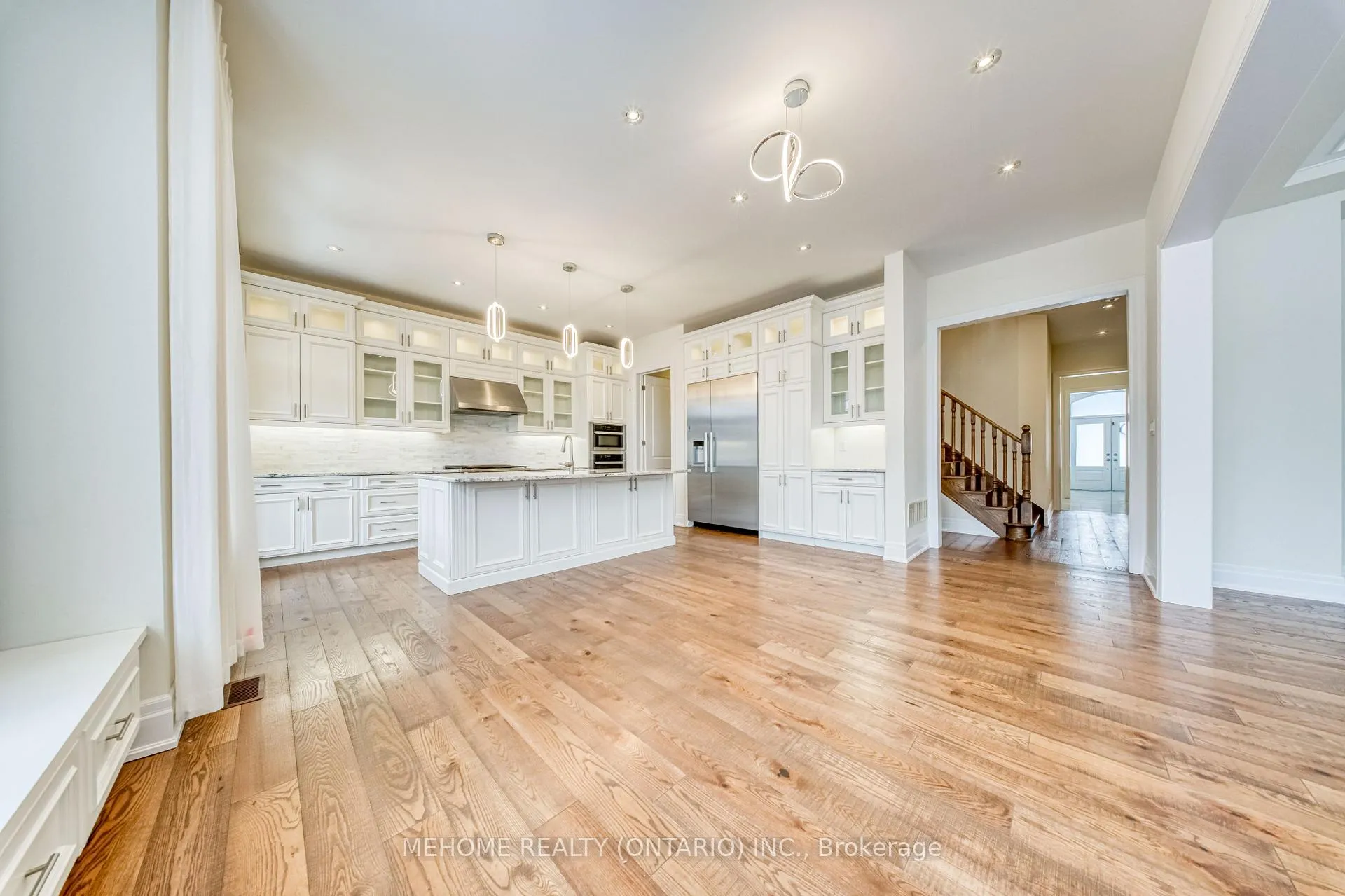 Photo 2 of 51 Bridgepointe Court, Aurora, Rural Aurora — HOMEH