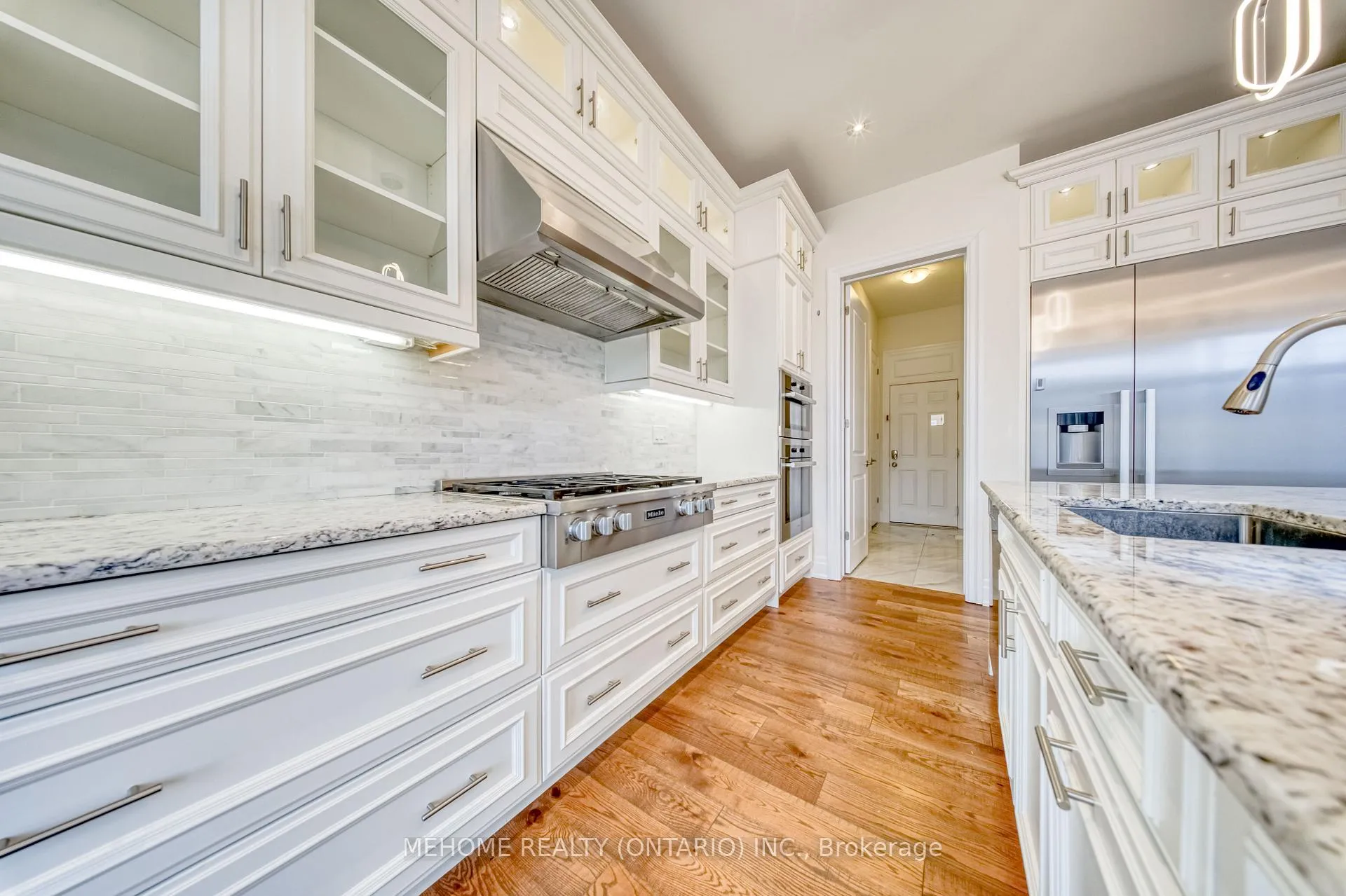 Photo 4 of 51 Bridgepointe Court, Aurora, Rural Aurora — HOMEH