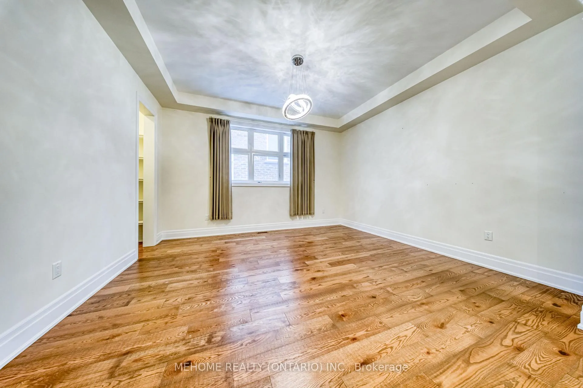 Photo 7 of 51 Bridgepointe Court, Aurora, Rural Aurora — HOMEH