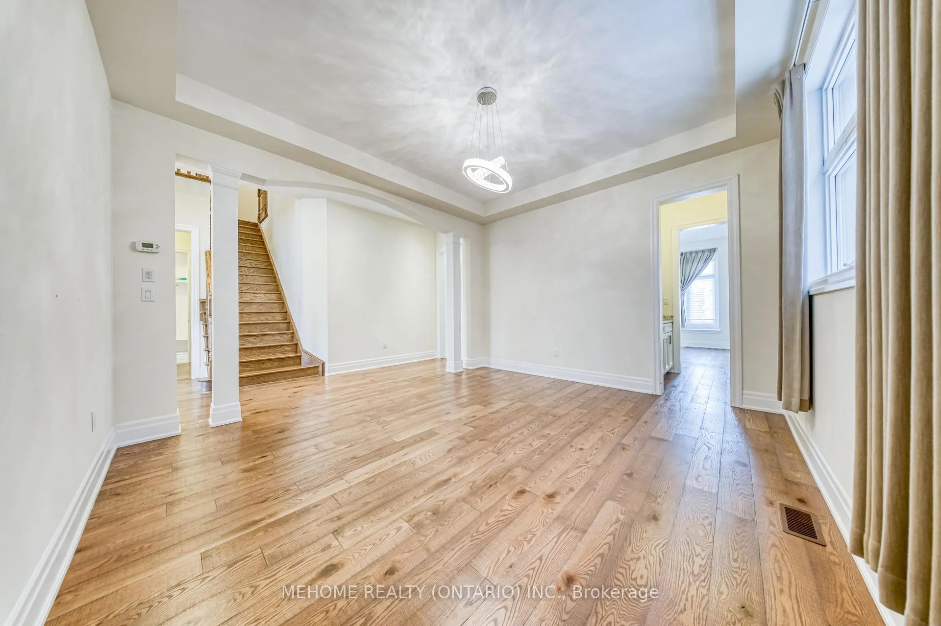 Photo 8 of 51 Bridgepointe Court, Aurora, Rural Aurora — HOMEH