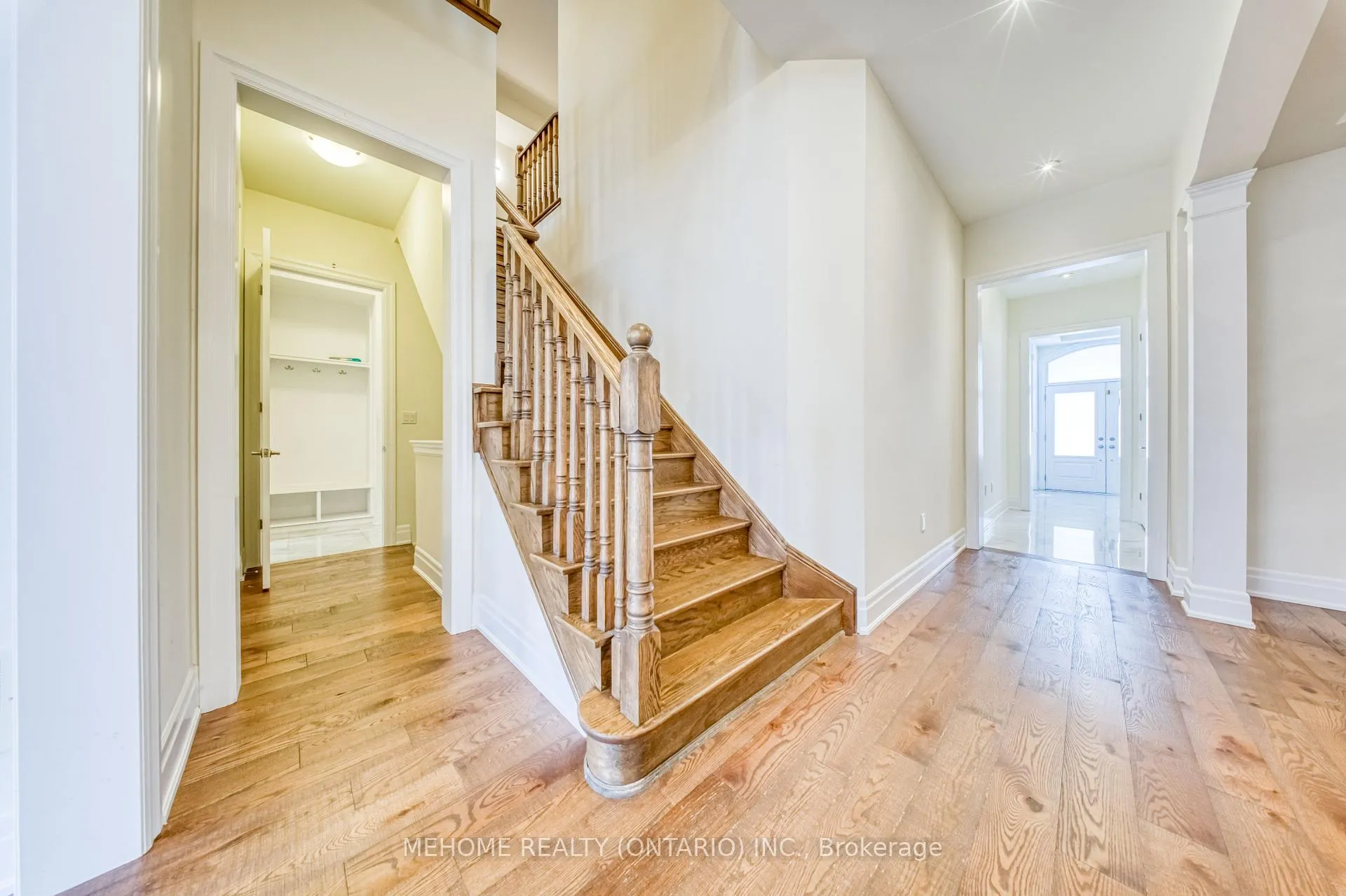 Photo 9 of 51 Bridgepointe Court, Aurora, Rural Aurora — HOMEH