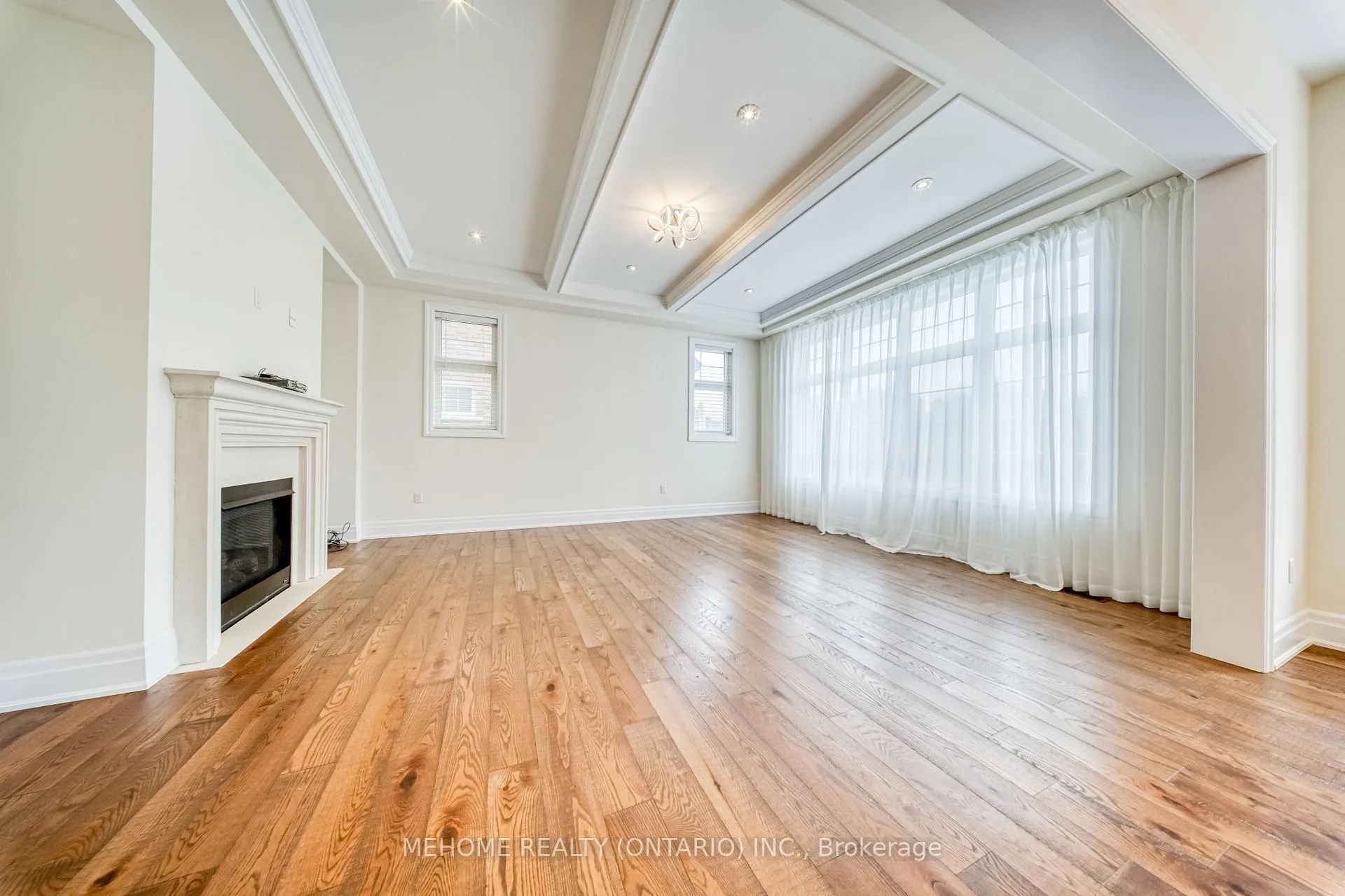 Photo 10 of 51 Bridgepointe Court, Aurora, Rural Aurora — HOMEH