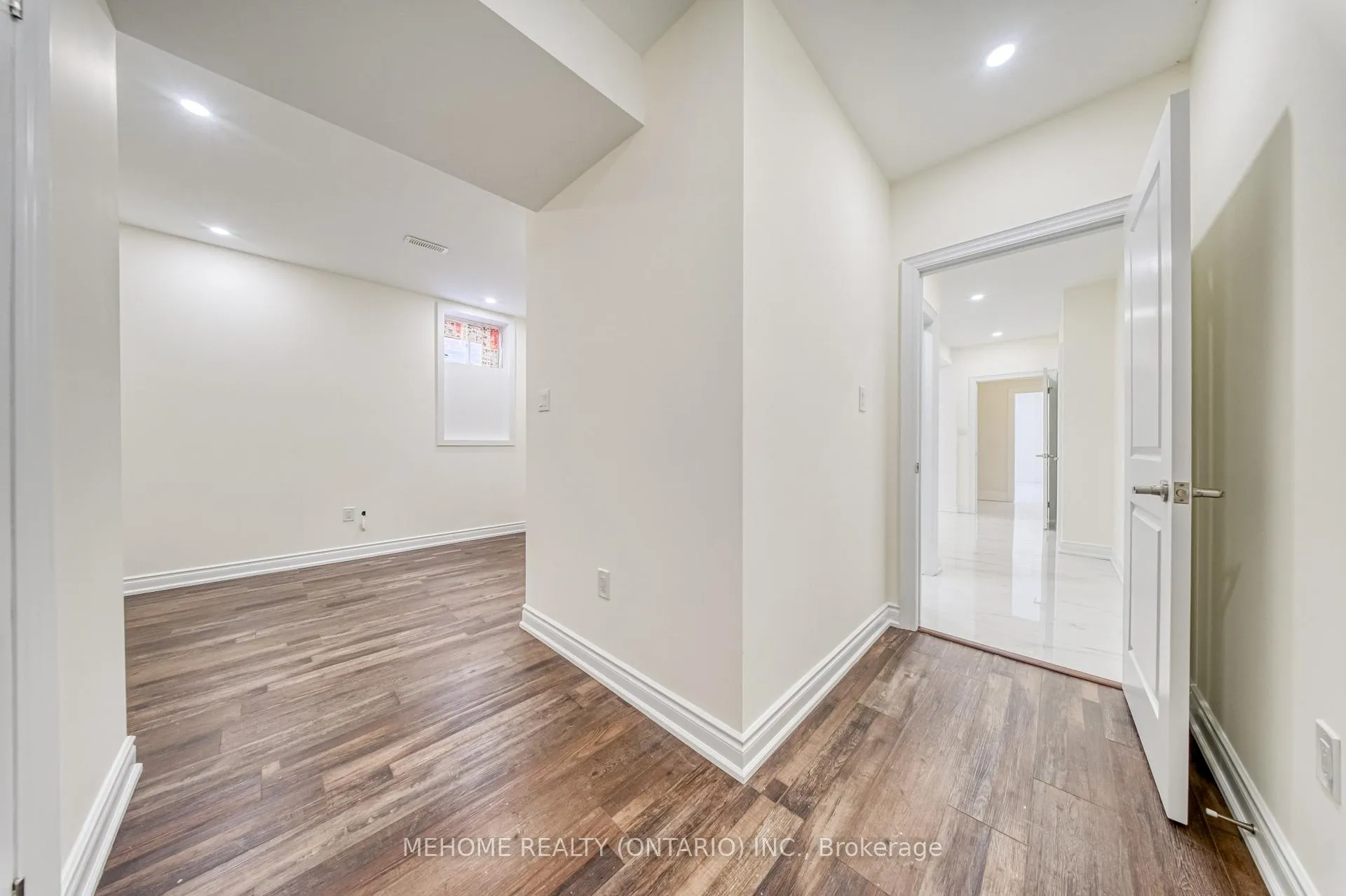 Photo 38 of 51 Bridgepointe Court, Aurora, Rural Aurora — HOMEH