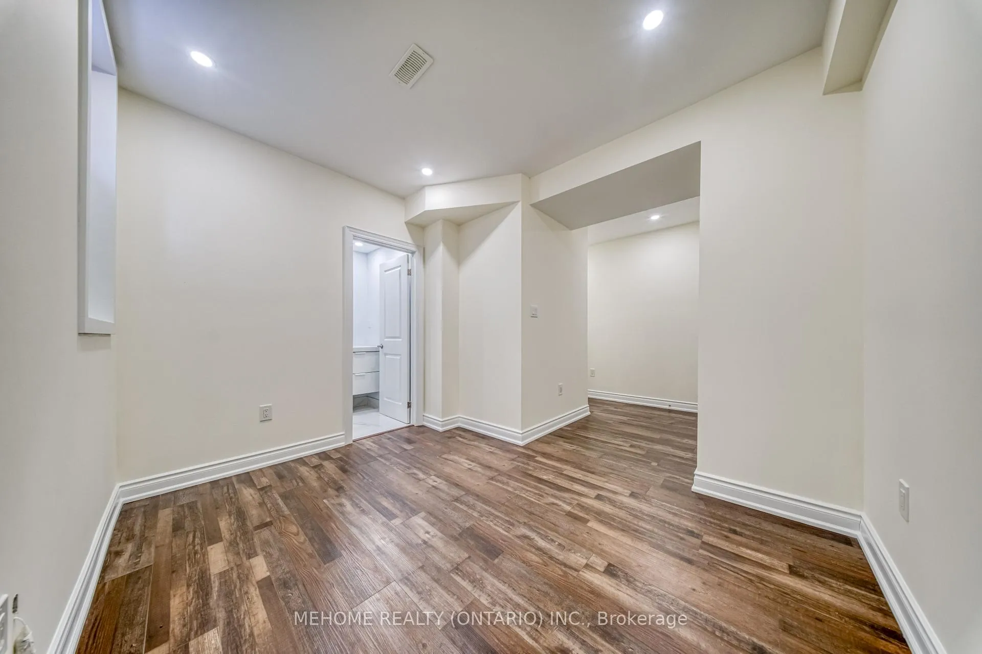Photo 39 of 51 Bridgepointe Court, Aurora, Rural Aurora — HOMEH