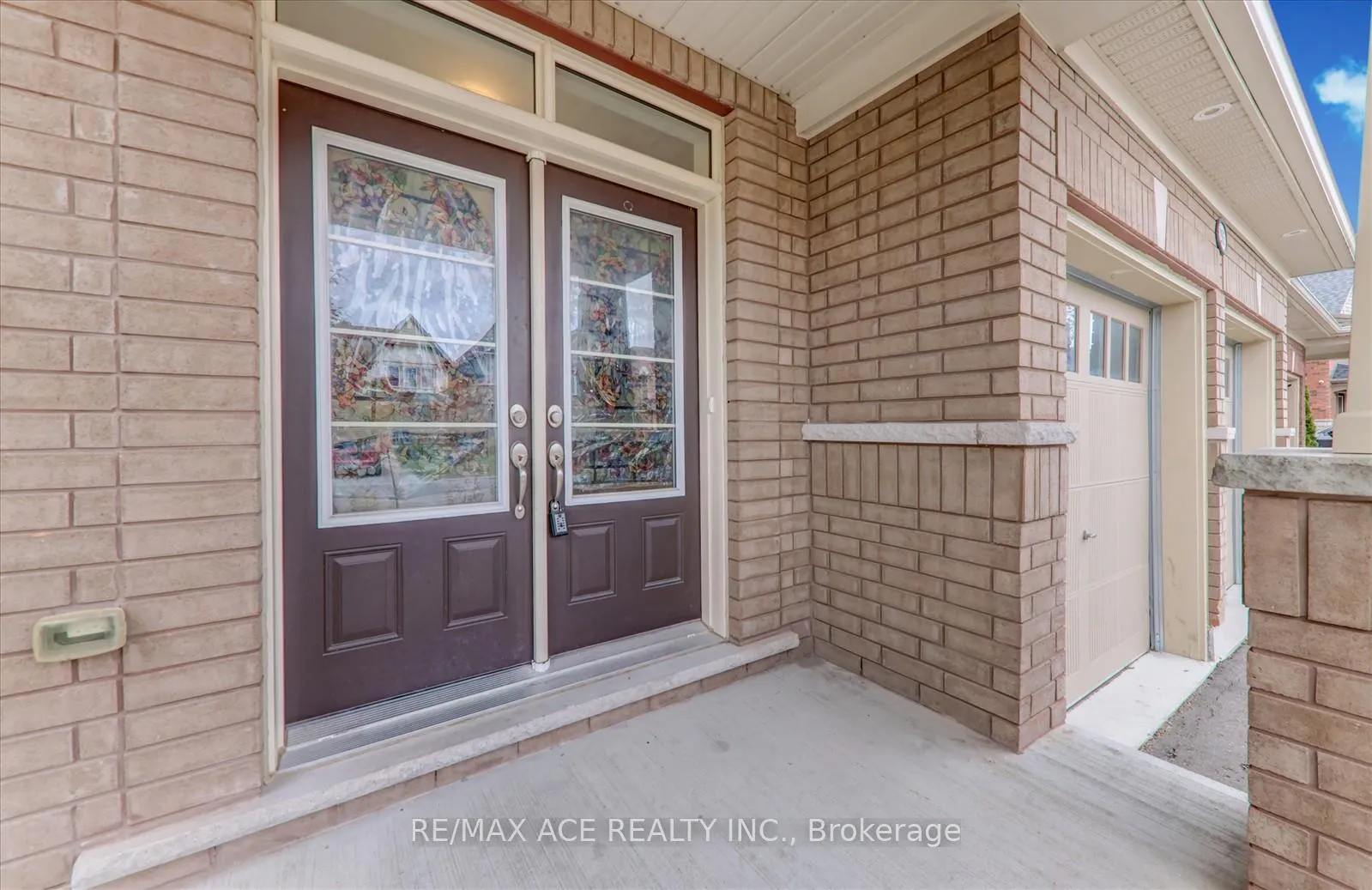 Photo 2 of 205 South Ocean Drive, Oshawa, Windfields — HOMEH