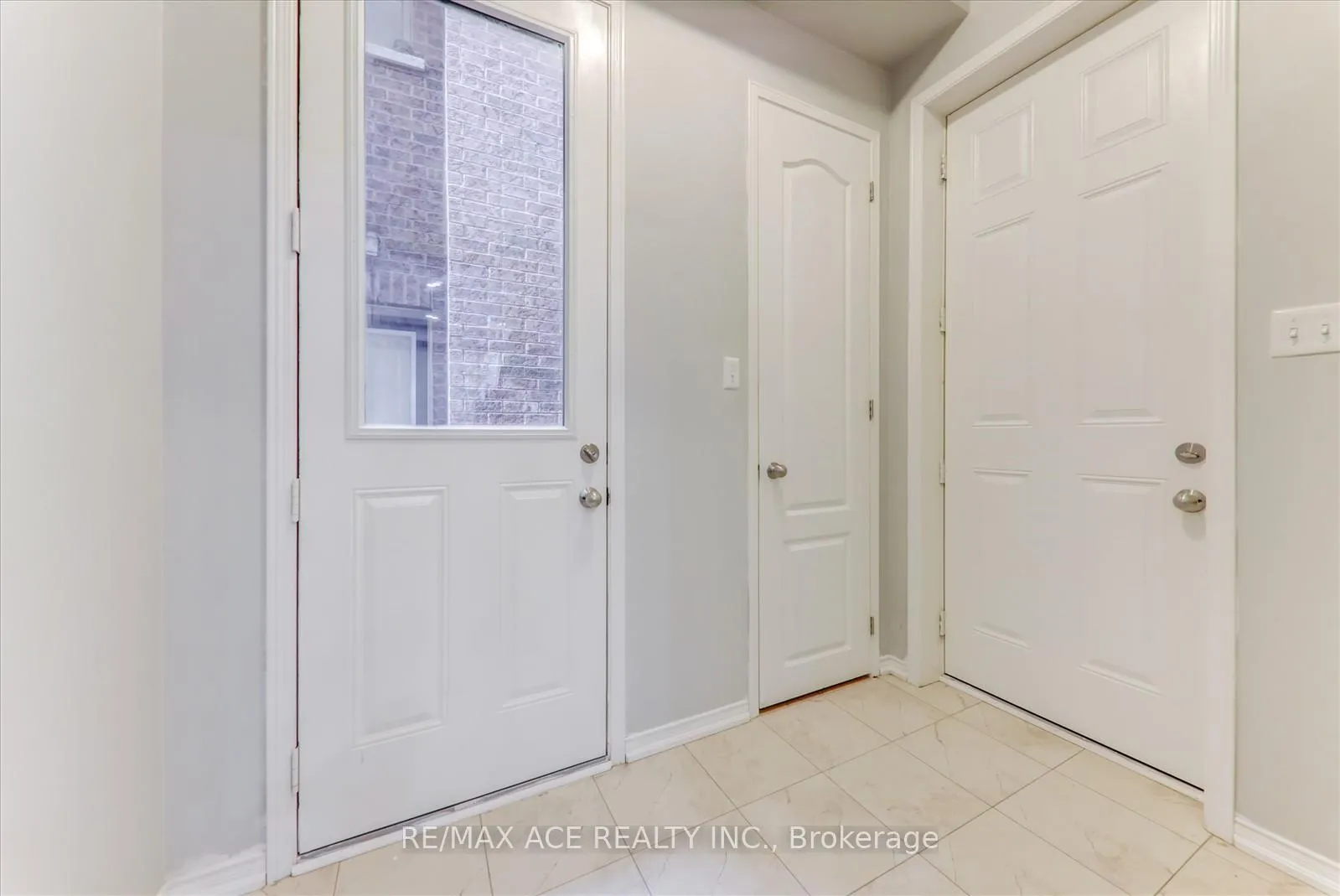 Photo 11 of 205 South Ocean Drive, Oshawa, Windfields — HOMEH