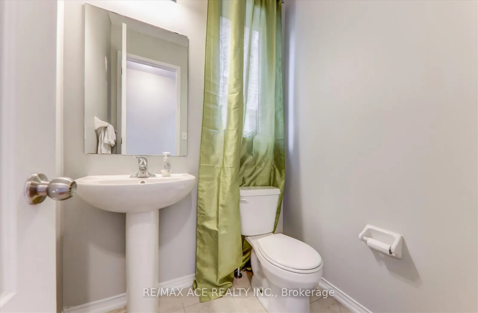 Photo 12 of 205 South Ocean Drive, Oshawa, Windfields — HOMEH