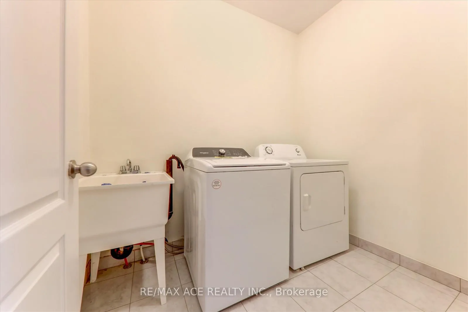 Photo 13 of 205 South Ocean Drive, Oshawa, Windfields — HOMEH