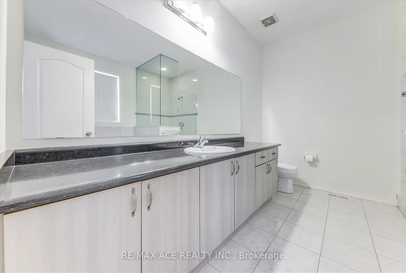 Photo 18 of 205 South Ocean Drive, Oshawa, Windfields — HOMEH