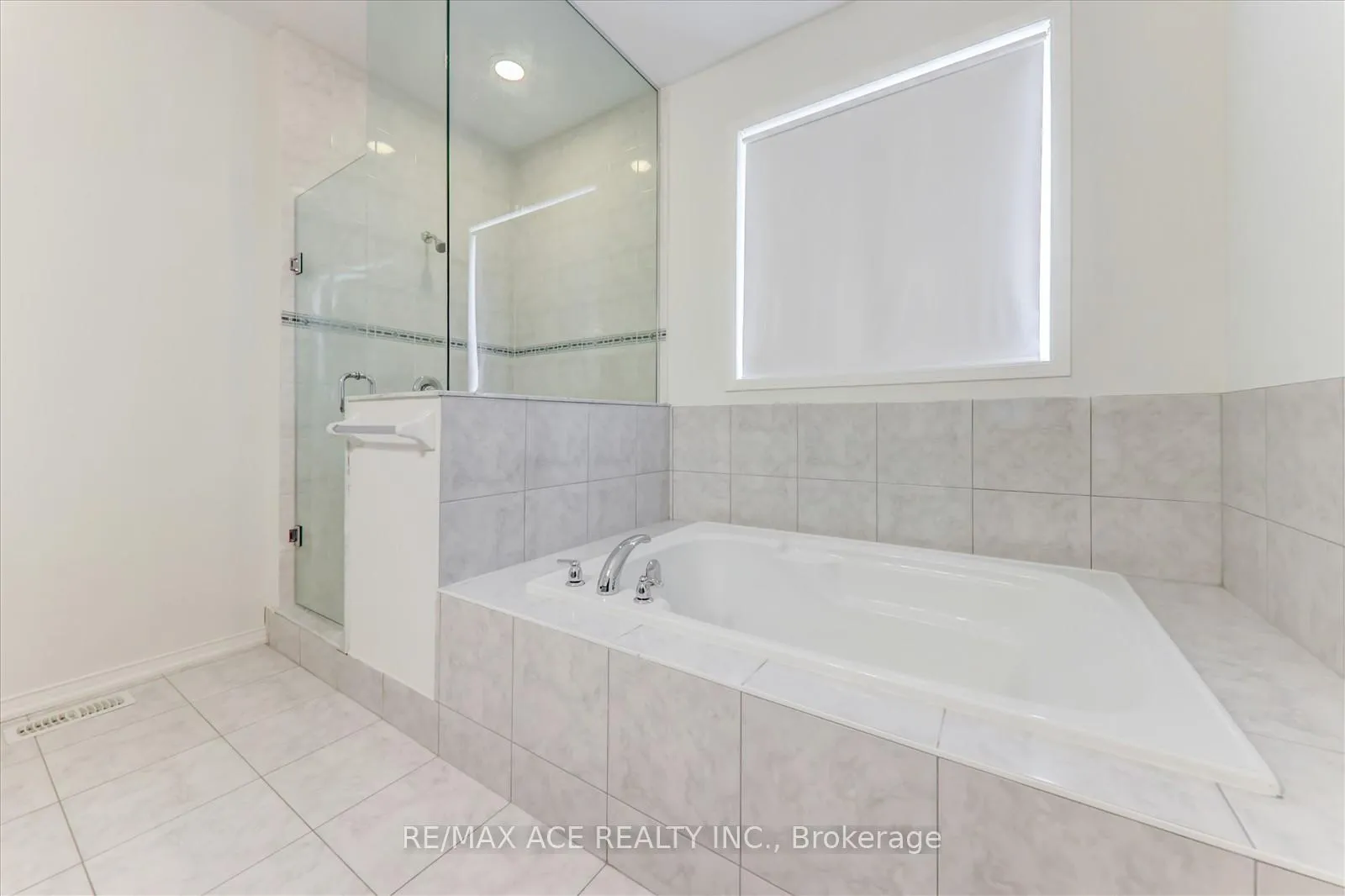 Photo 19 of 205 South Ocean Drive, Oshawa, Windfields — HOMEH